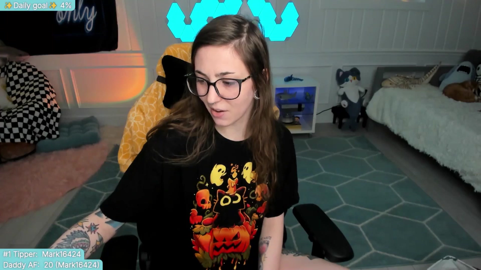 Gallery image thumbnail from TheSharkQueen's myfreecams stream on, 05/26/2025, 20:30 image 20 of 20