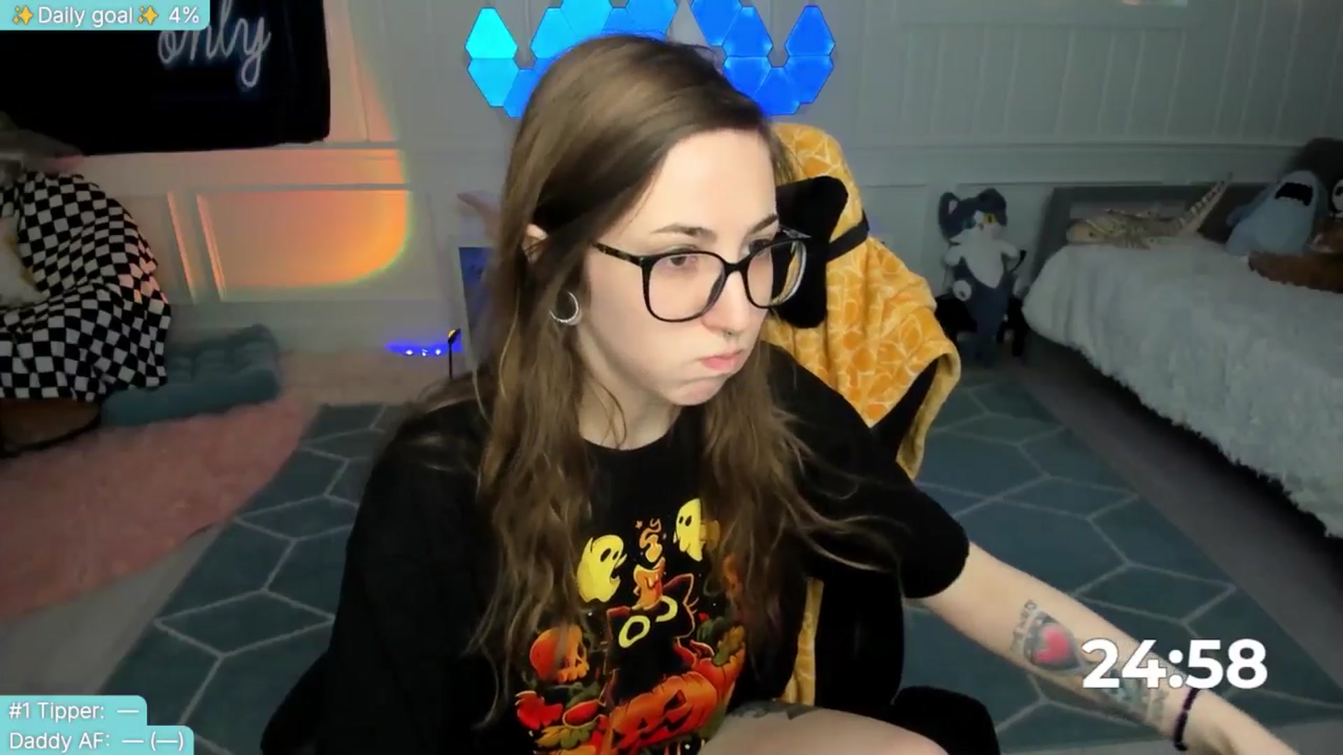 Gallery image thumbnail from TheSharkQueen's myfreecams stream on, 05/26/2025, 20:30 image 6 of 20