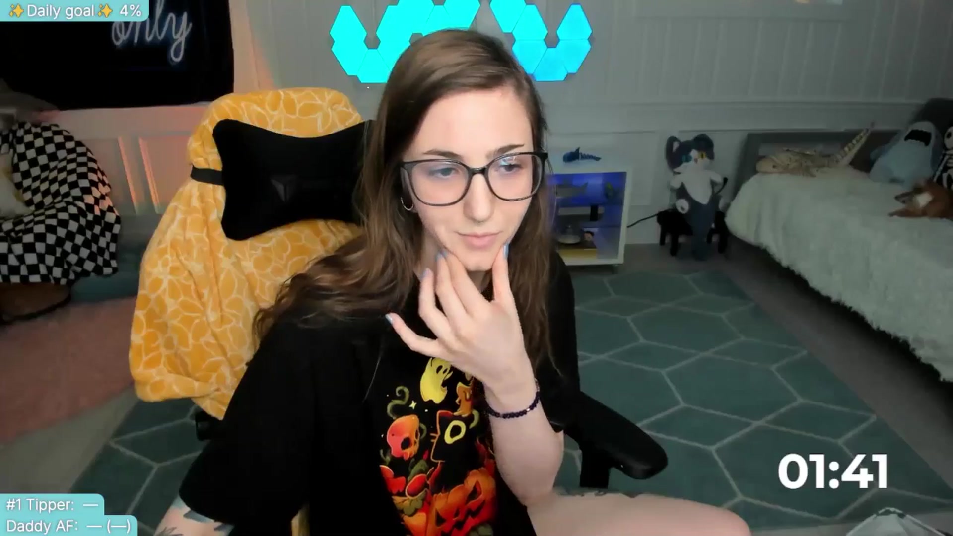 Gallery image thumbnail from TheSharkQueen's myfreecams stream on, 05/26/2025, 20:30 image 17 of 20