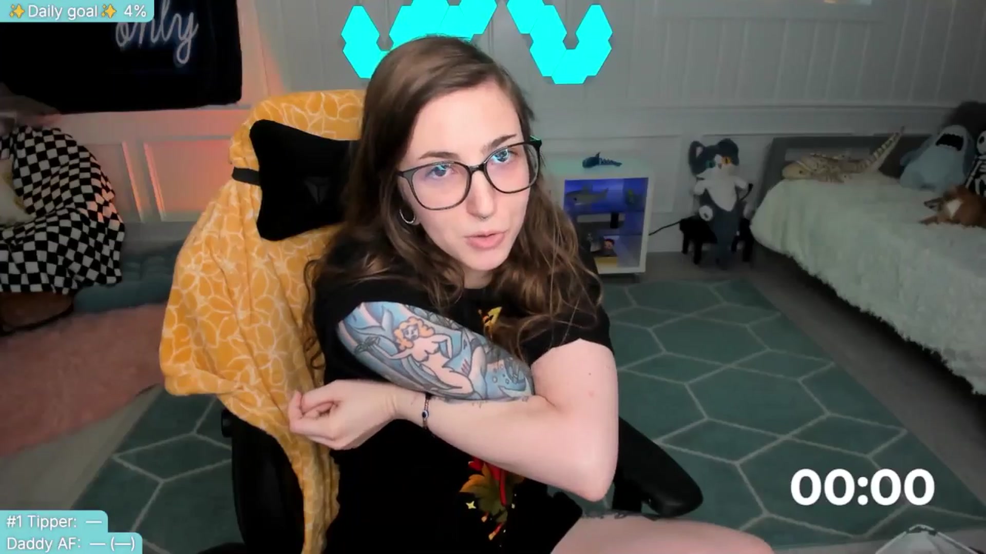Gallery image thumbnail from TheSharkQueen's myfreecams stream on, 05/26/2025, 20:30 image 18 of 20