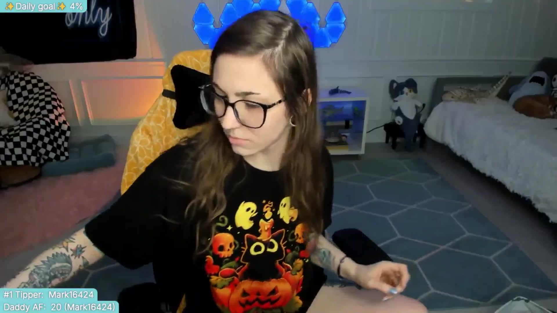 Gallery image thumbnail from TheSharkQueen's myfreecams stream on, 05/26/2025, 20:30 image 19 of 20