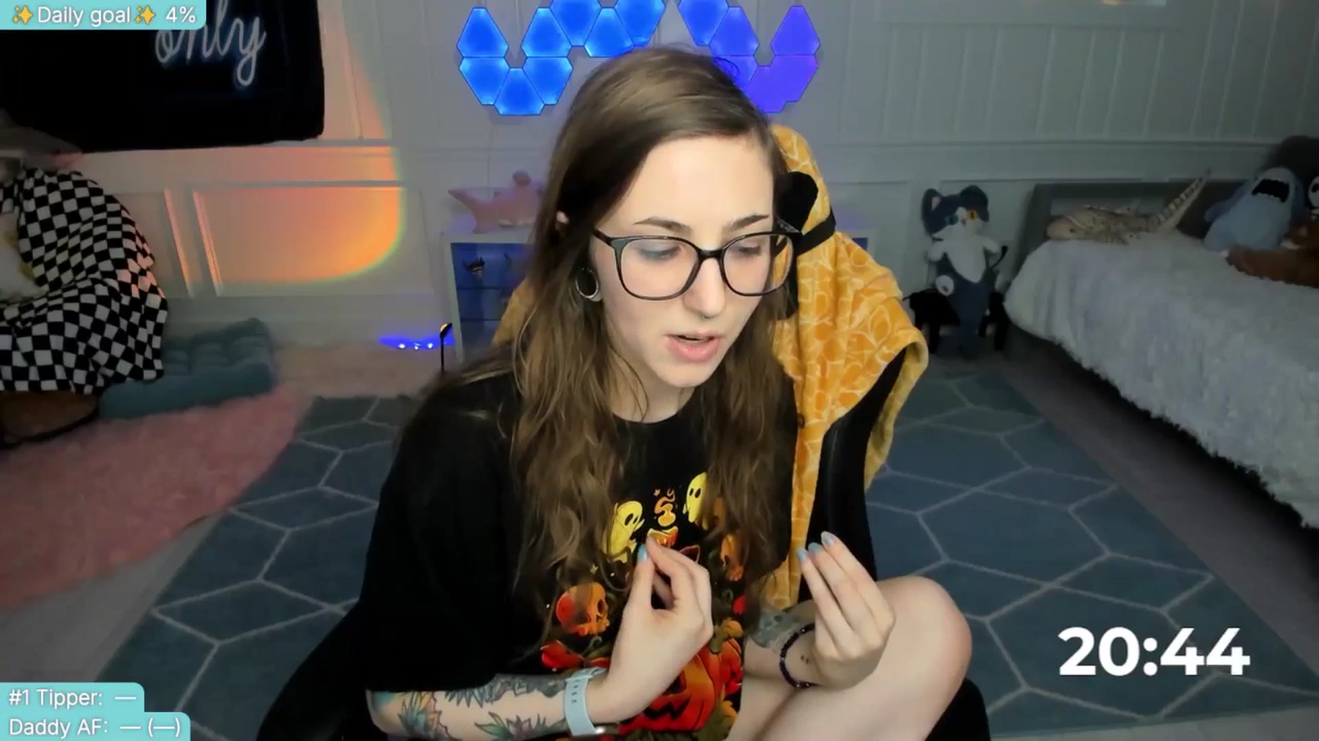 Gallery image thumbnail from TheSharkQueen's myfreecams stream on, 05/26/2025, 20:30 image 8 of 20
