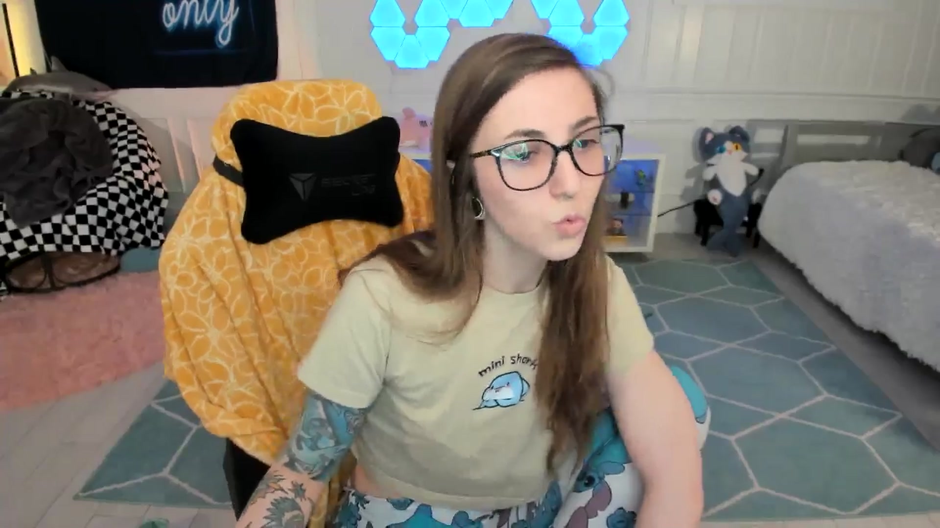 Gallery image thumbnail from TheSharkQueen's myfreecams stream on, 05/29/2025, 03:30 image 4 of 20