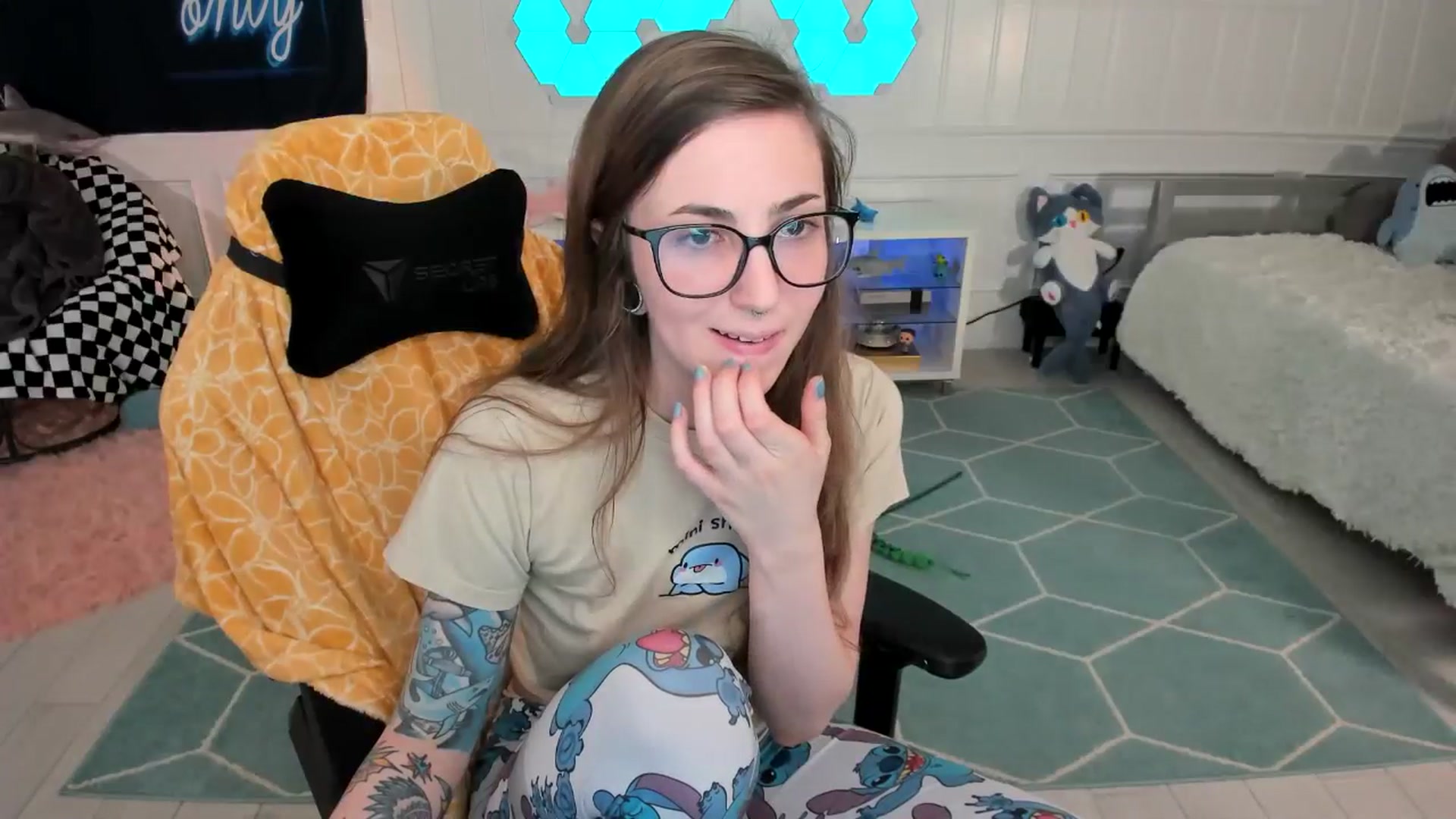 Gallery image thumbnail from TheSharkQueen's myfreecams stream on, 05/29/2025, 03:30 image 2 of 20