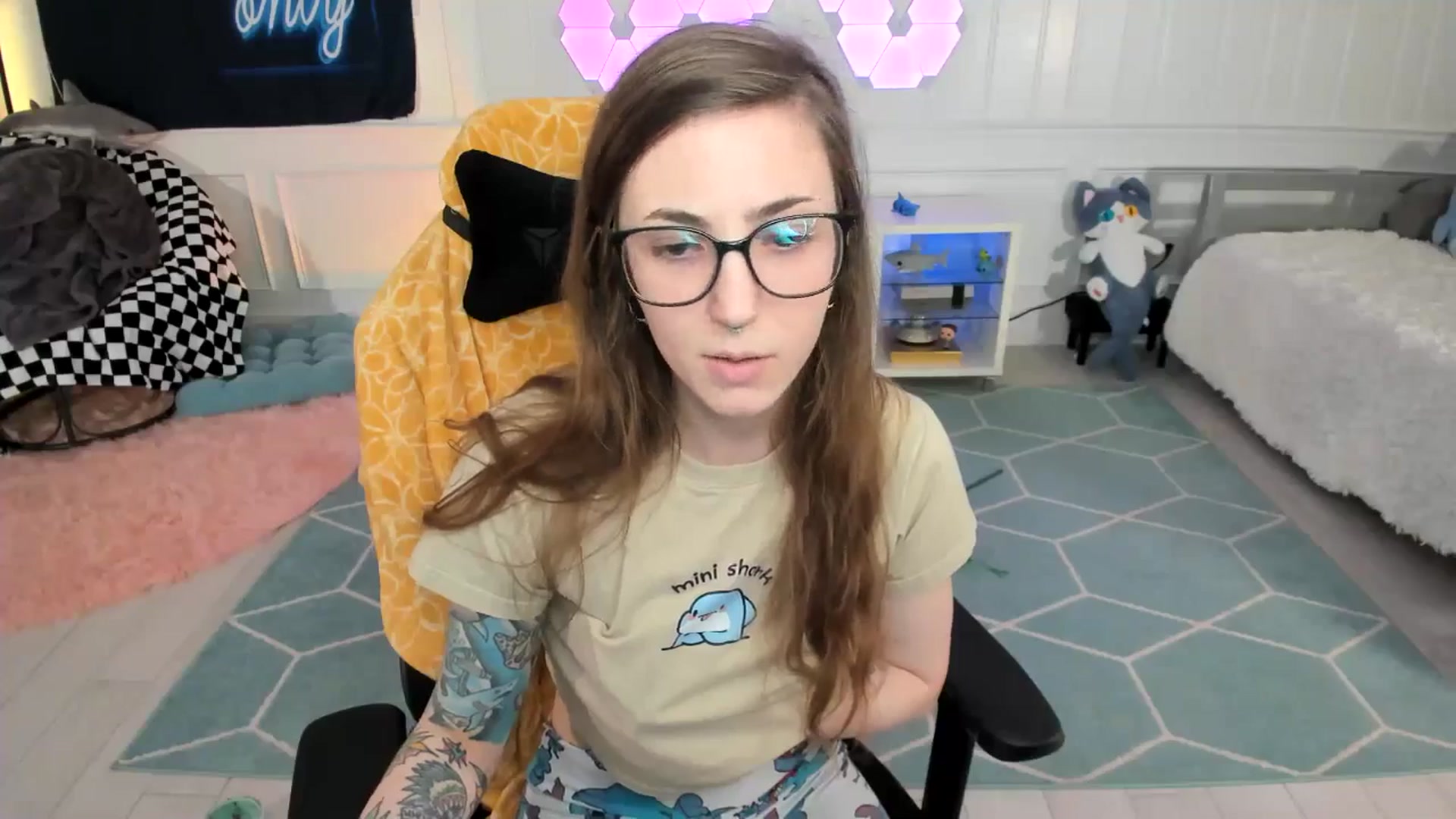 Gallery image thumbnail from TheSharkQueen's myfreecams stream on, 05/29/2025, 03:30 image 5 of 20