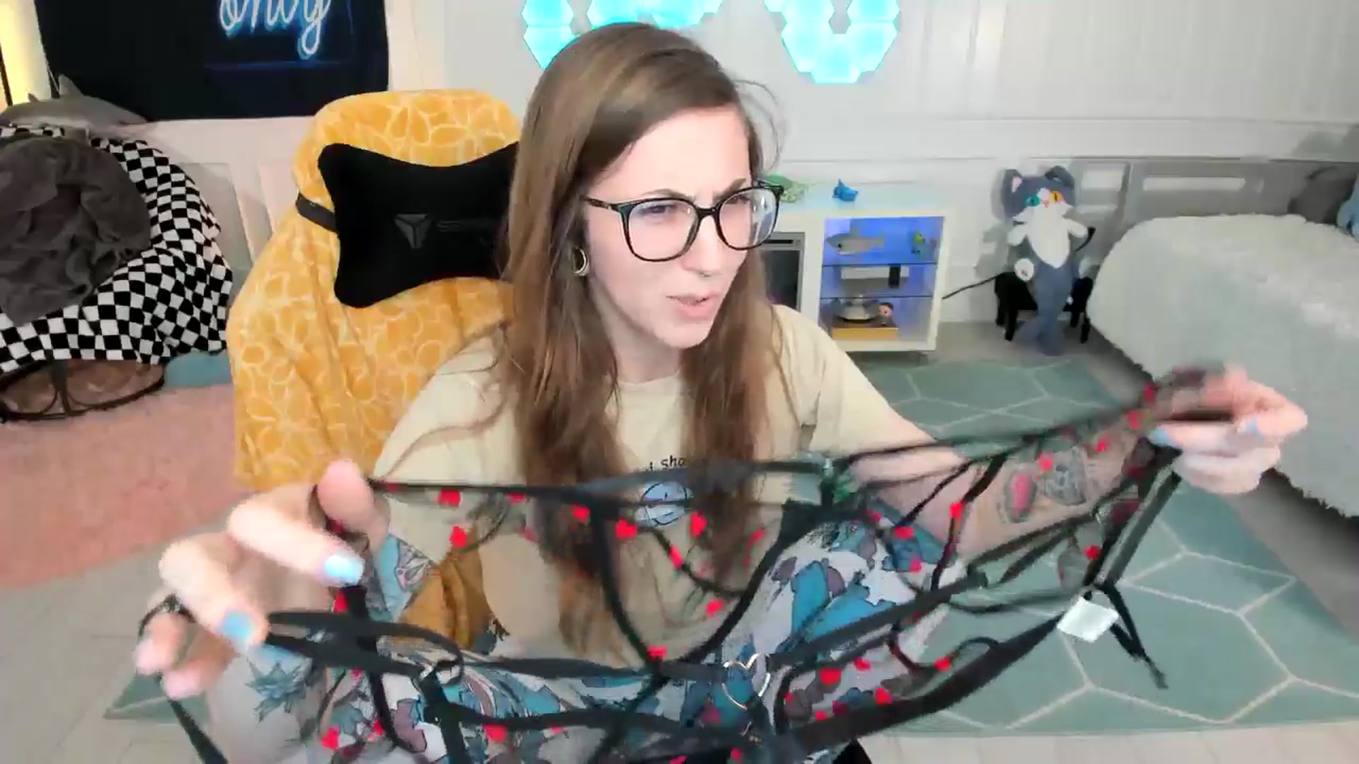 Gallery image thumbnail from TheSharkQueen's myfreecams stream on, 05/29/2025, 03:30 image 6 of 20