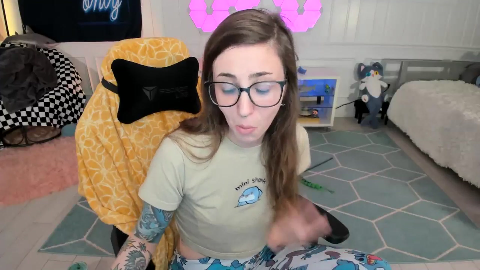 Gallery image thumbnail from TheSharkQueen's myfreecams stream on, 05/29/2025, 03:30 image 3 of 20