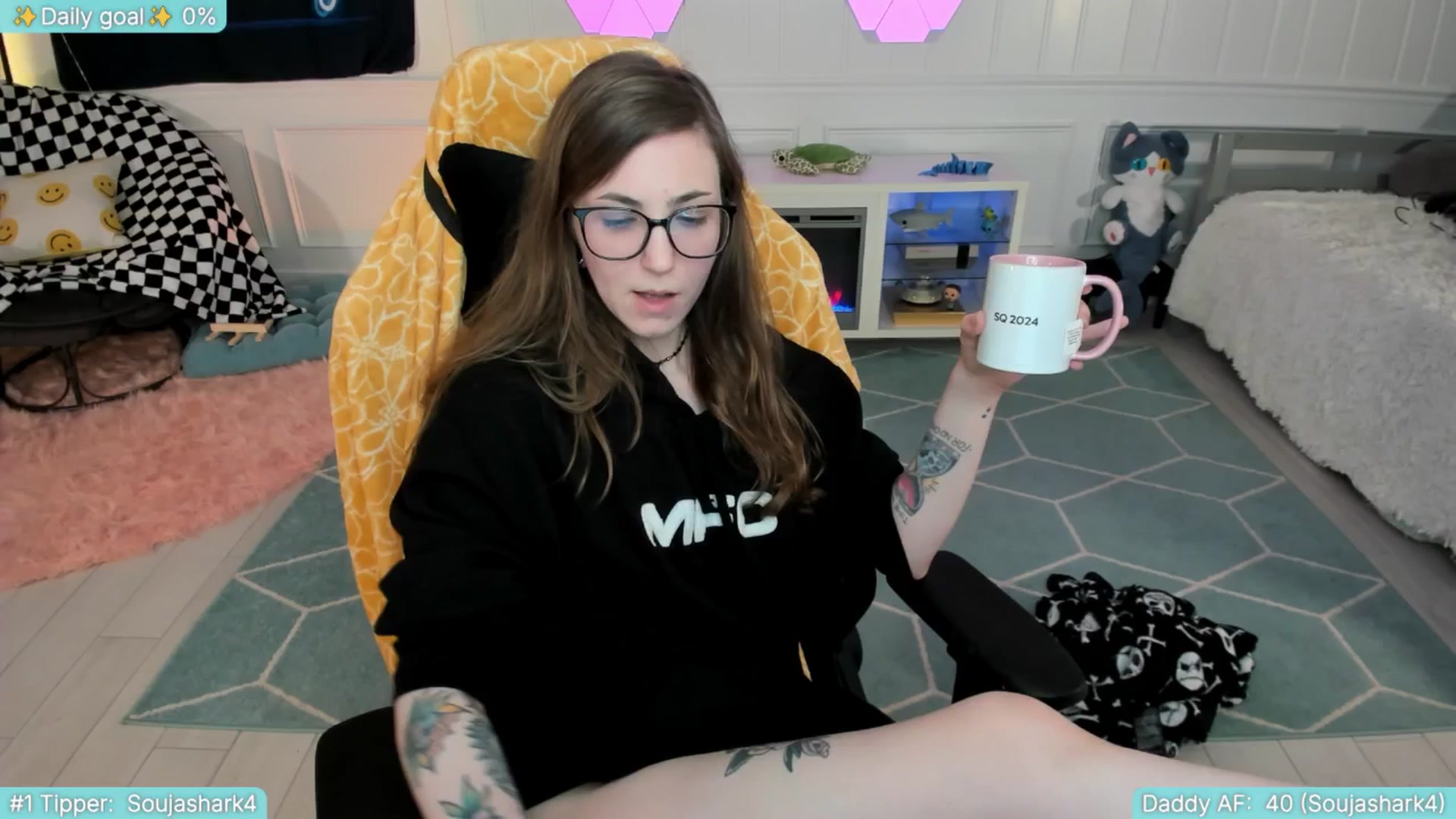 Gallery image thumbnail from TheSharkQueen's myfreecams stream on, 06/05/2025, 05:52 image 4 of 20