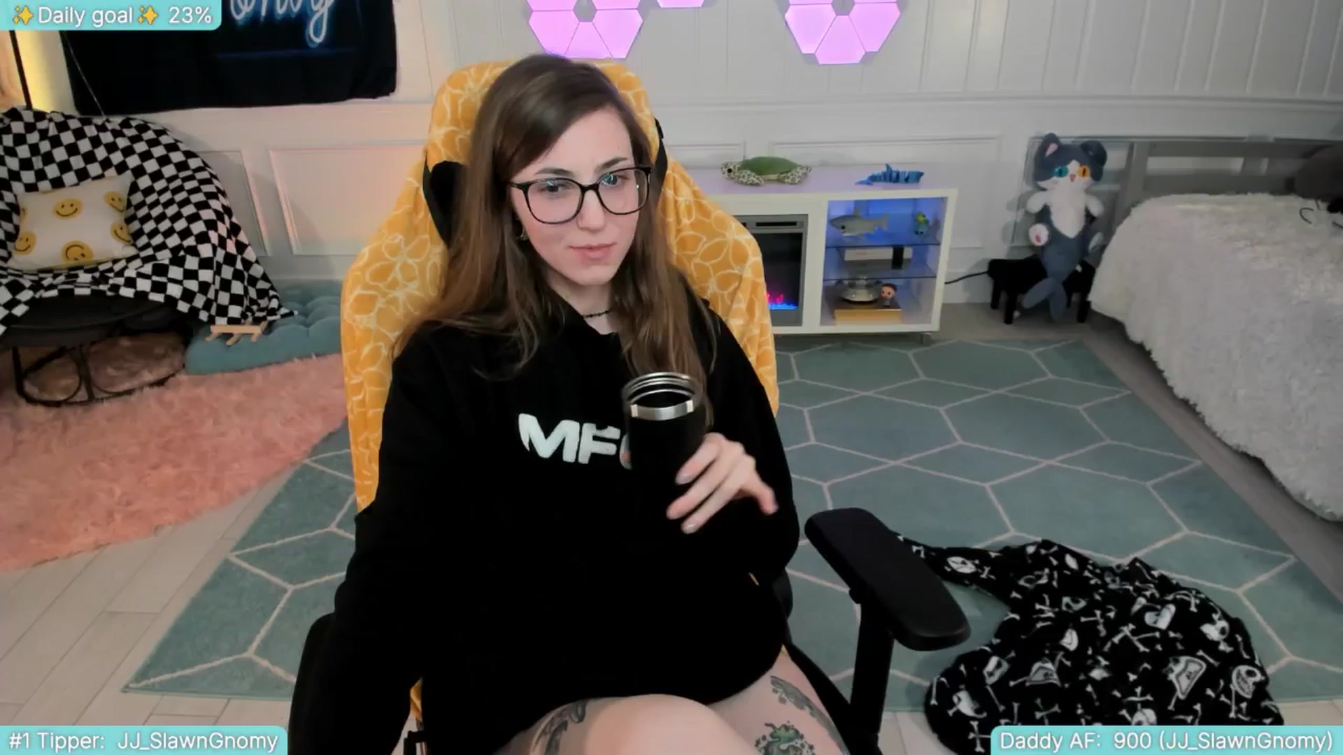 Gallery image thumbnail from TheSharkQueen's myfreecams stream on, 06/05/2025, 05:52 image 11 of 20