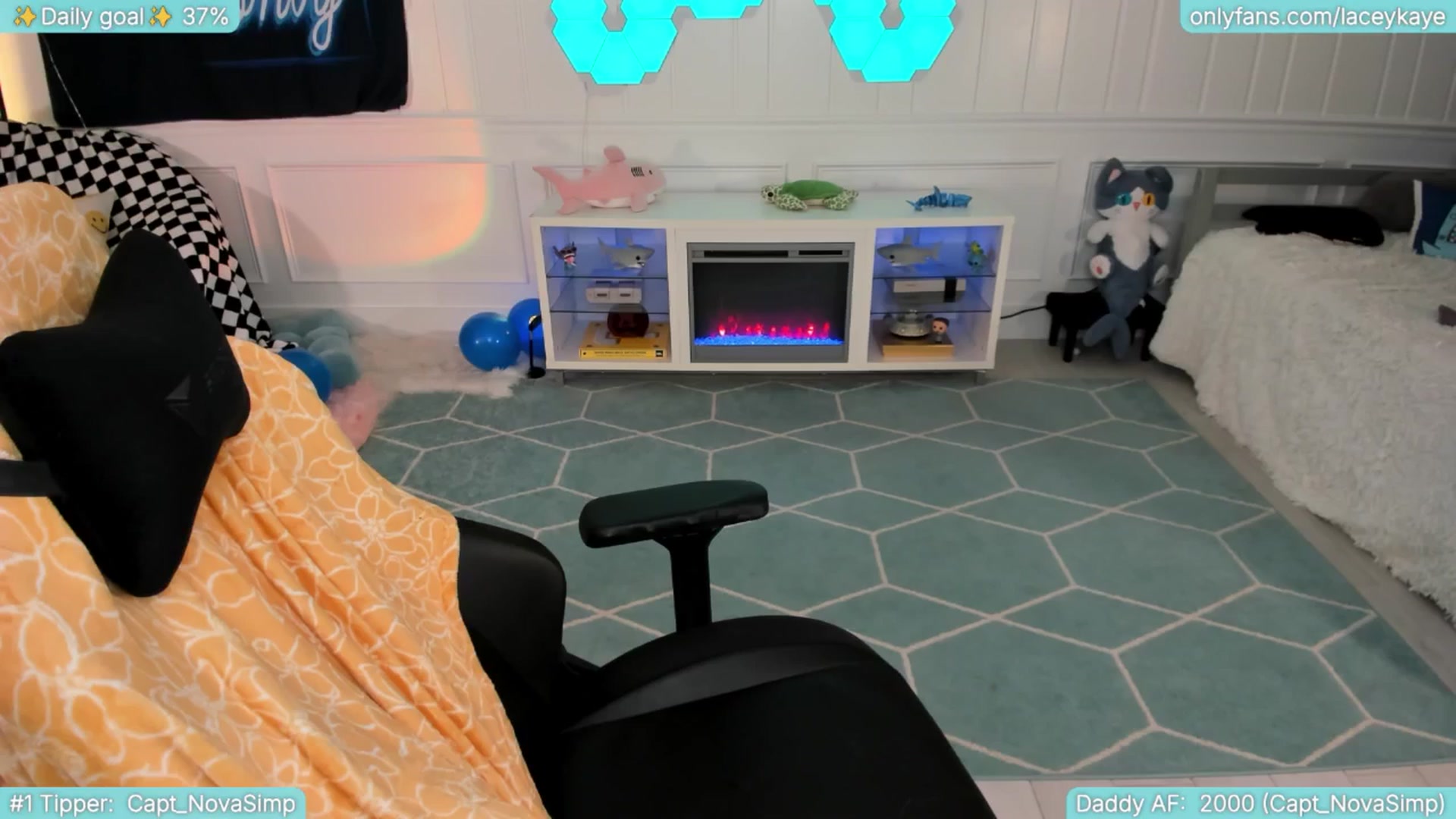 Gallery image thumbnail from TheSharkQueen's myfreecams stream on, 06/08/2025, 07:31 image 5 of 20