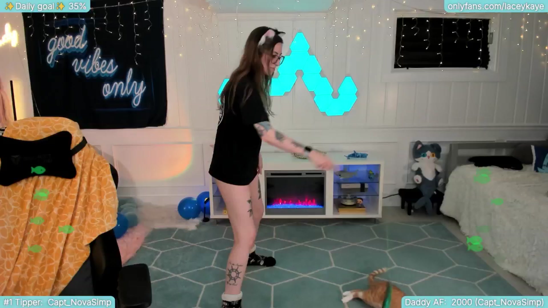 Gallery image thumbnail from TheSharkQueen's myfreecams stream on, 06/08/2025, 07:31 image 1 of 20