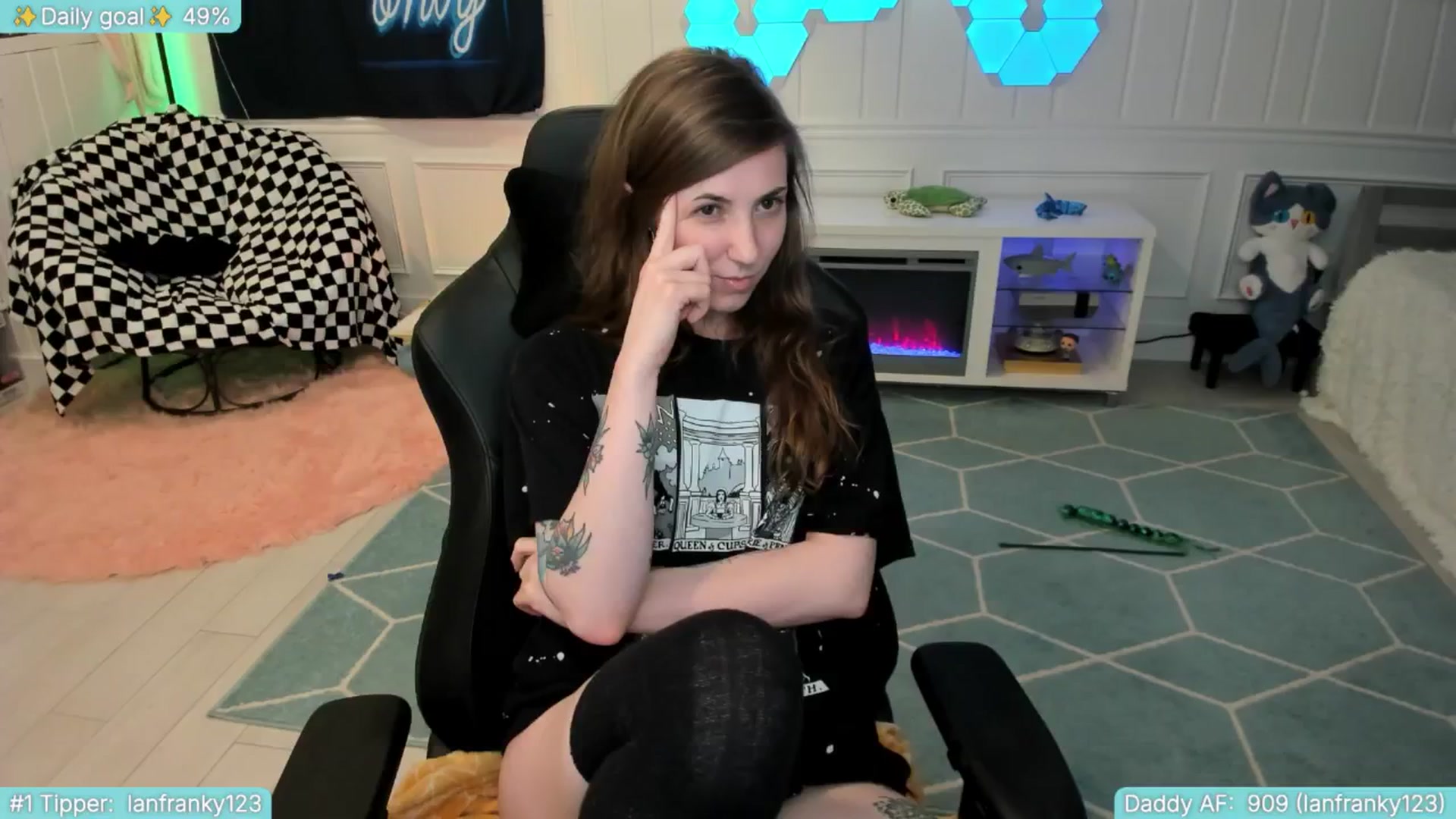 Gallery image thumbnail from TheSharkQueen's myfreecams stream on, 06/14/2025, 06:56 image 19 of 20