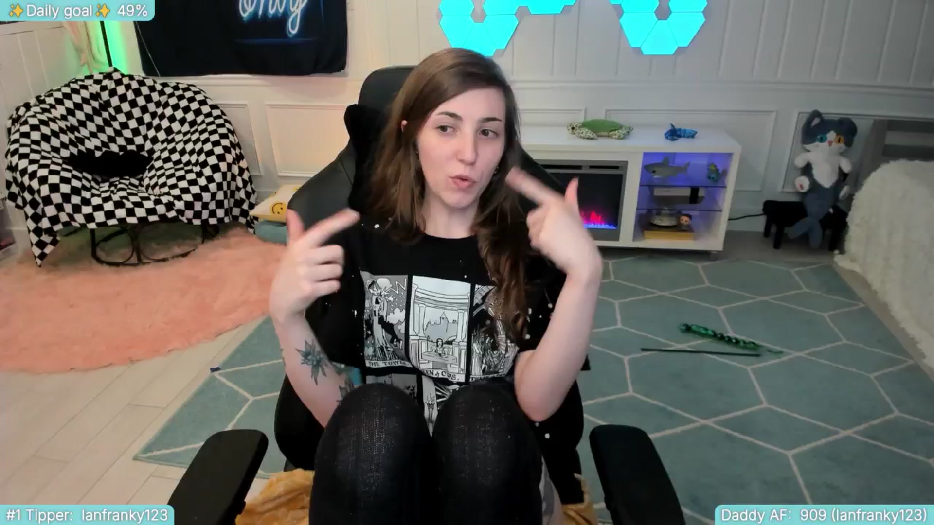 Gallery image thumbnail from TheSharkQueen's myfreecams stream on, 06/14/2025, 06:56 image 15 of 20