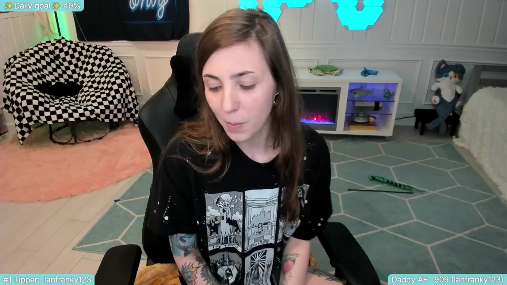 Gallery image thumbnail from TheSharkQueen's myfreecams stream on, 06/14/2025, 06:56 image 4 of 20