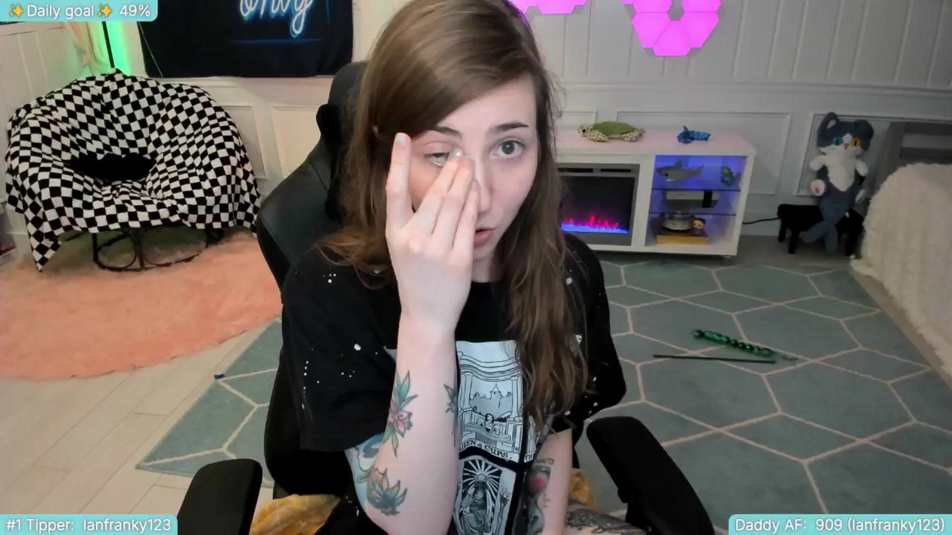 Gallery image thumbnail from TheSharkQueen's myfreecams stream on, 06/14/2025, 06:56 image 12 of 20