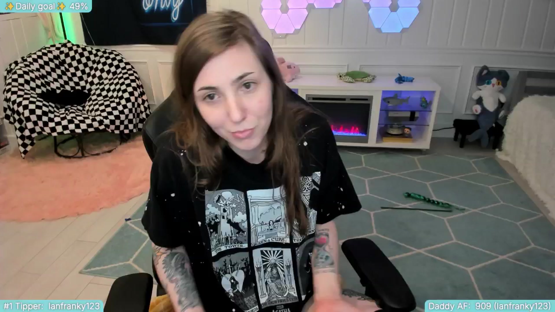 Gallery image thumbnail from TheSharkQueen's myfreecams stream on, 06/14/2025, 06:56 image 5 of 20