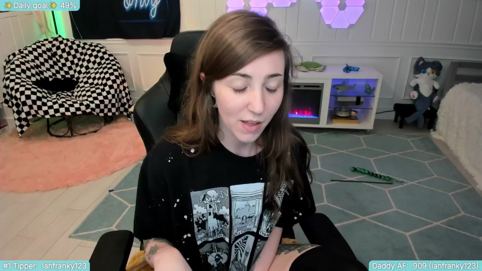 Gallery image thumbnail from TheSharkQueen's myfreecams stream on, 06/14/2025, 06:56 image 11 of 20