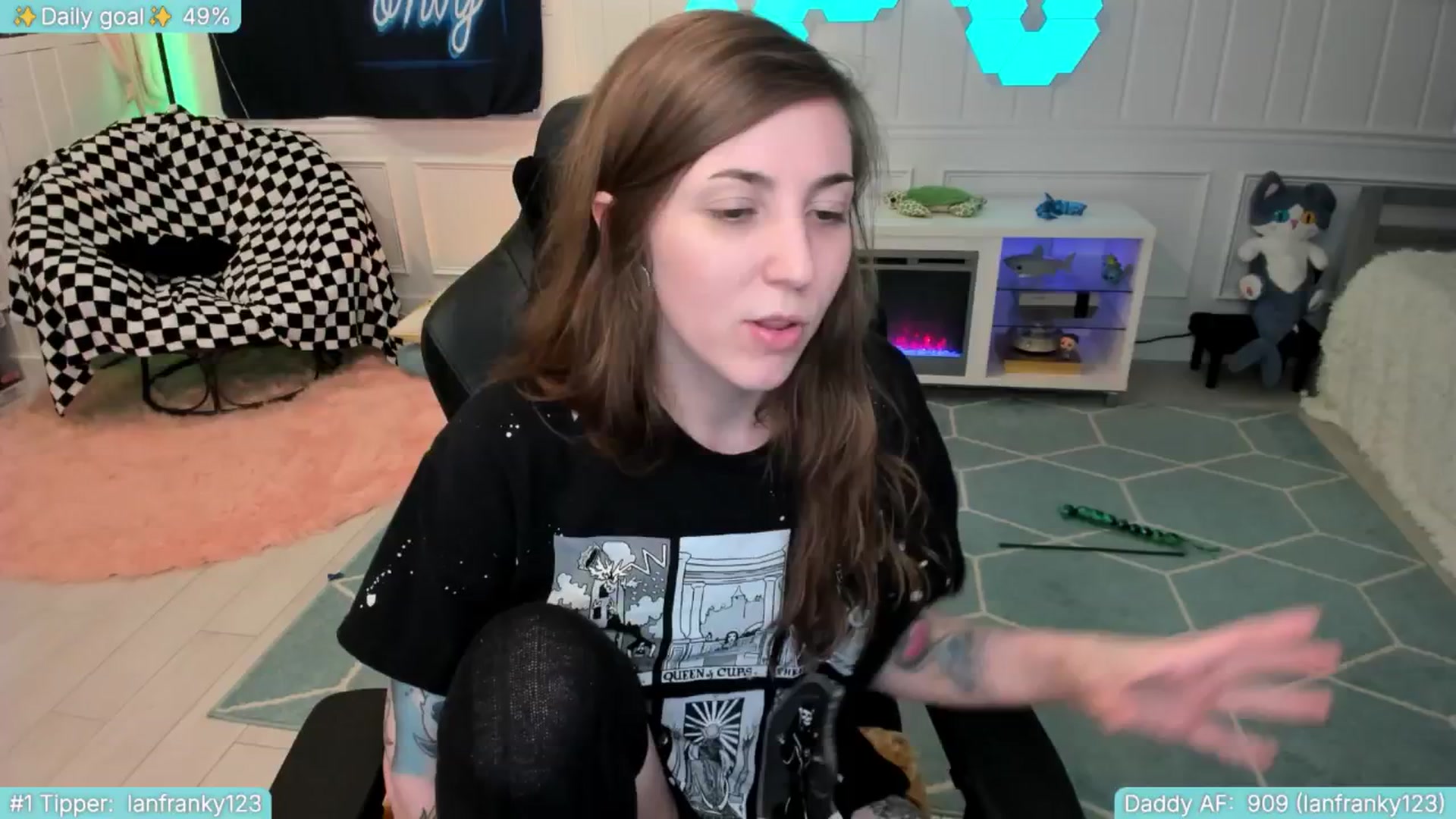 Gallery image thumbnail from TheSharkQueen's myfreecams stream on, 06/14/2025, 06:56 image 16 of 20