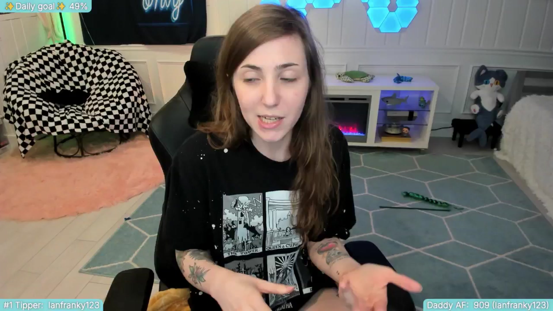 Gallery image thumbnail from TheSharkQueen's myfreecams stream on, 06/14/2025, 06:56 image 7 of 20