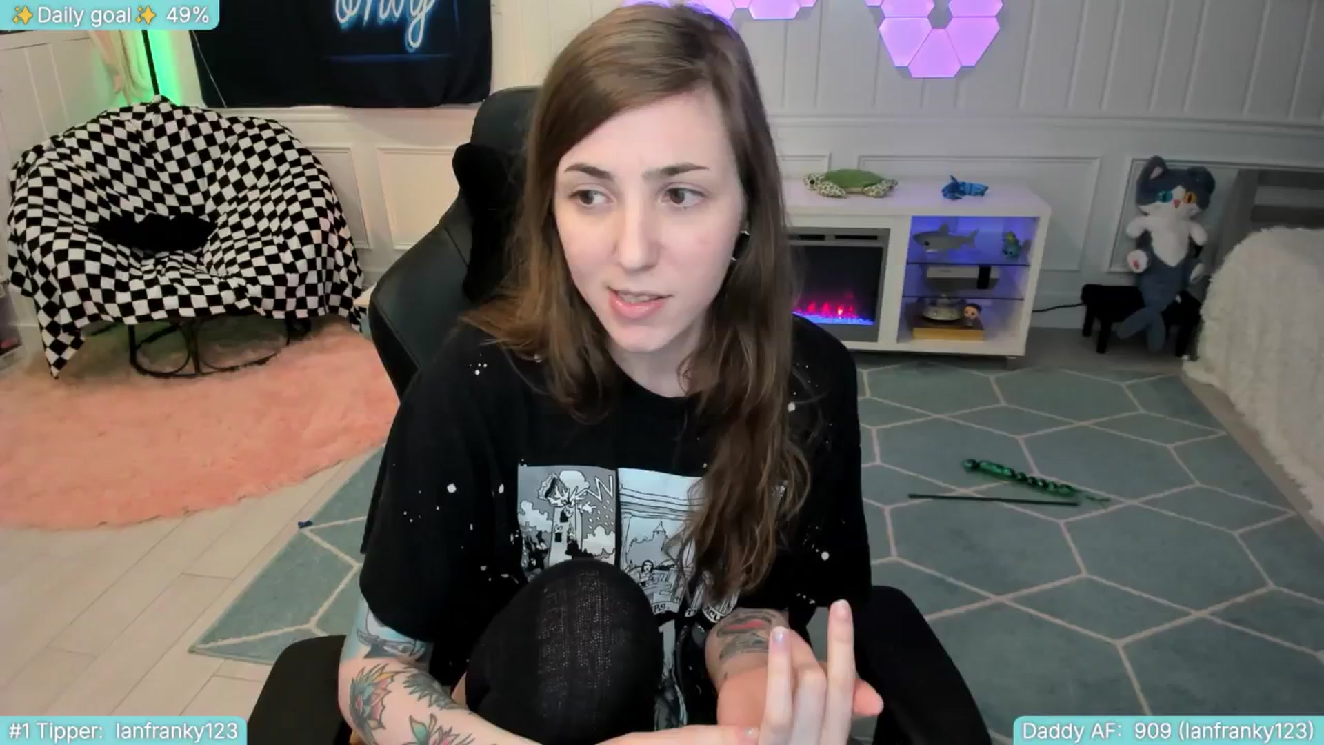 Gallery image thumbnail from TheSharkQueen's myfreecams stream on, 06/14/2025, 06:56 image 17 of 20