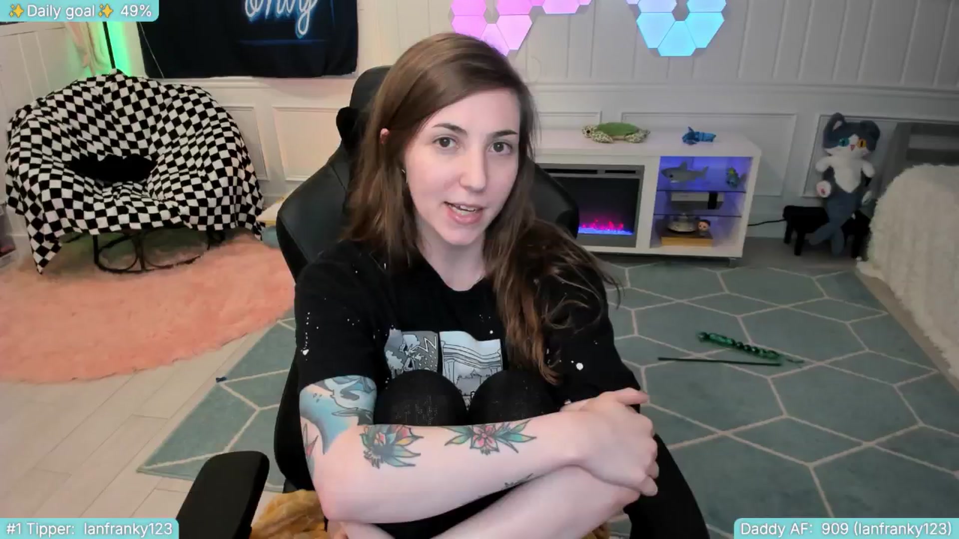 Gallery image thumbnail from TheSharkQueen's myfreecams stream on, 06/14/2025, 06:56 image 14 of 20