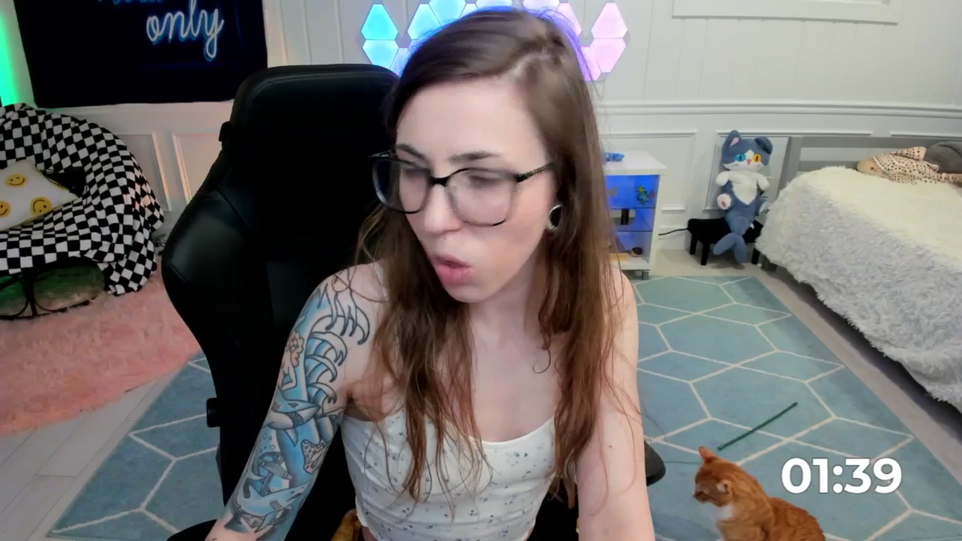 Gallery image thumbnail from TheSharkQueen's myfreecams stream on, 06/16/2025, 07:42 image 20 of 20