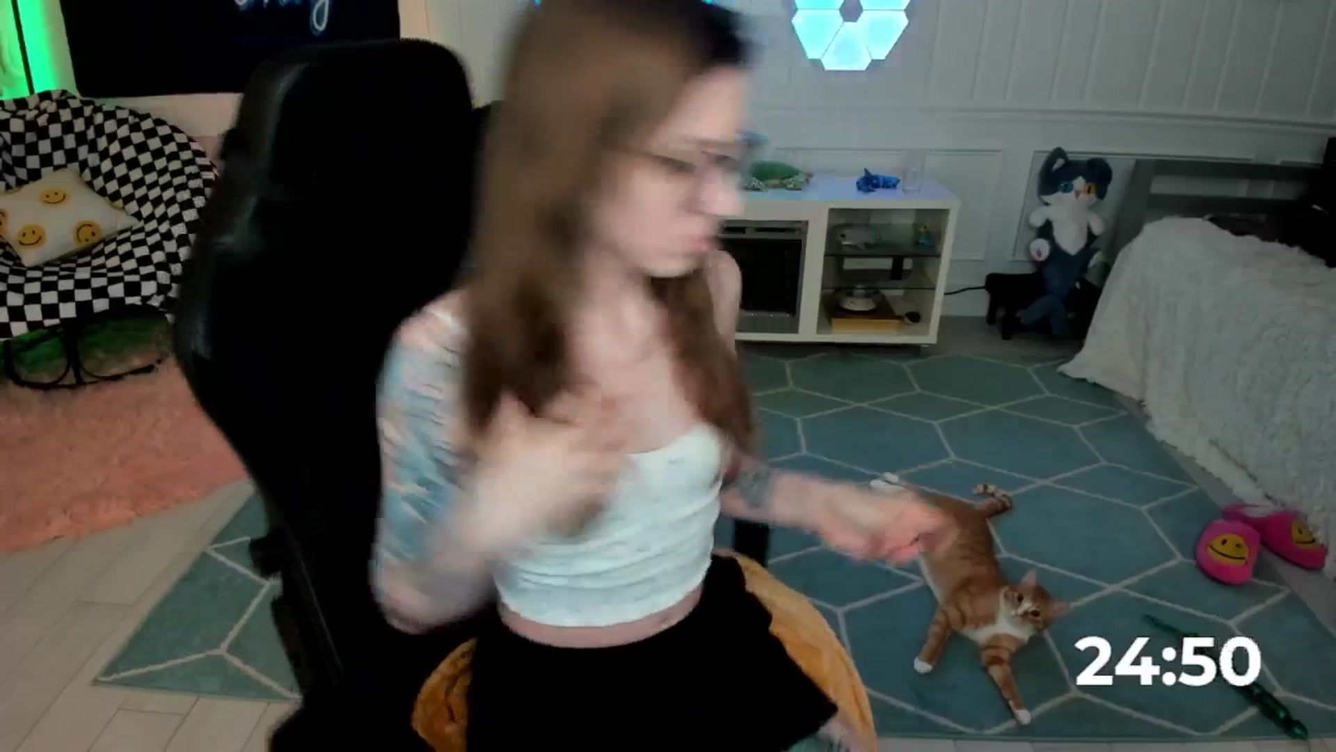 Gallery image thumbnail from TheSharkQueen's myfreecams stream on, 06/16/2025, 07:42 image 4 of 20