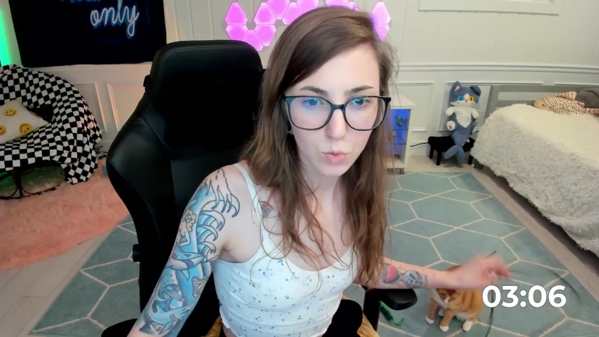 Gallery image thumbnail from TheSharkQueen's myfreecams stream on, 06/16/2025, 07:42 image 19 of 20