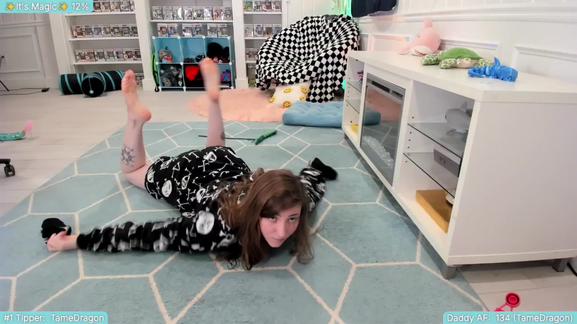 Gallery image thumbnail from TheSharkQueen's myfreecams stream on, 06/19/2025, 04:57 image 3 of 20