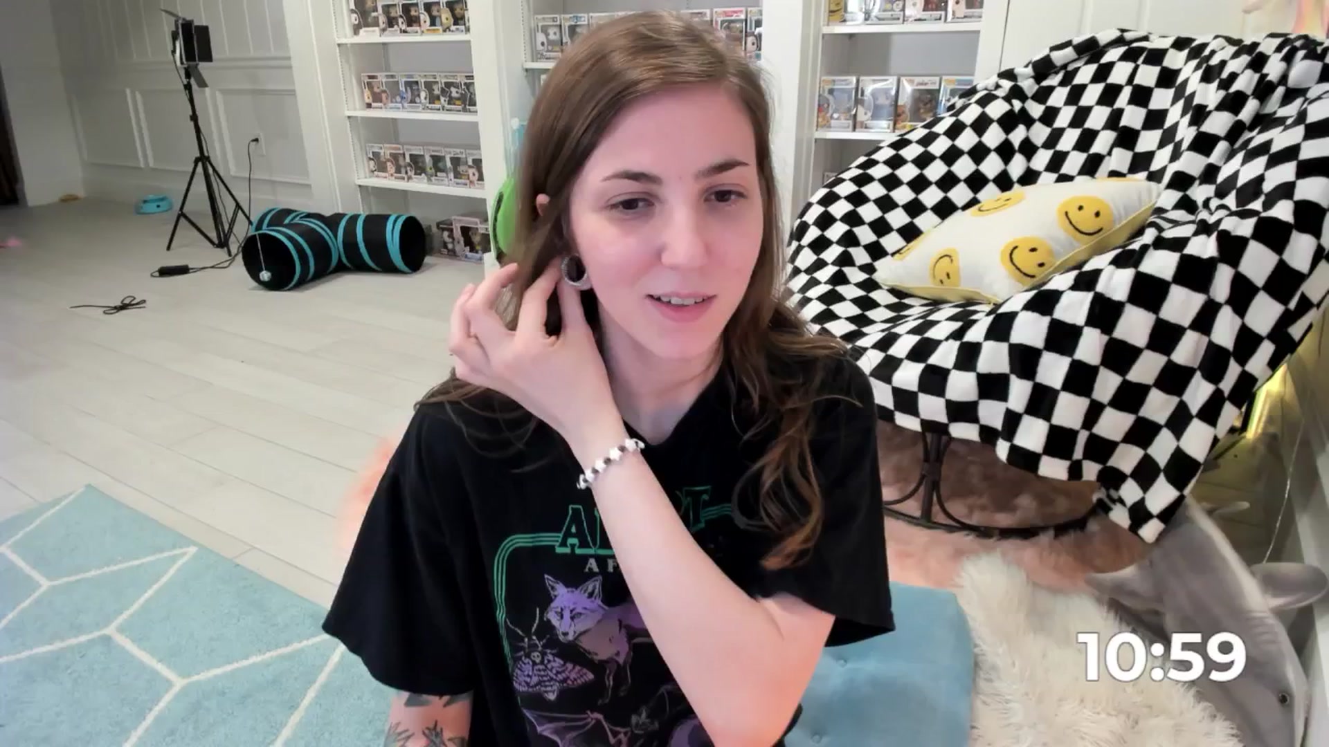 Gallery image thumbnail from TheSharkQueen's myfreecams stream on, 06/26/2025, 08:24 image 15 of 20