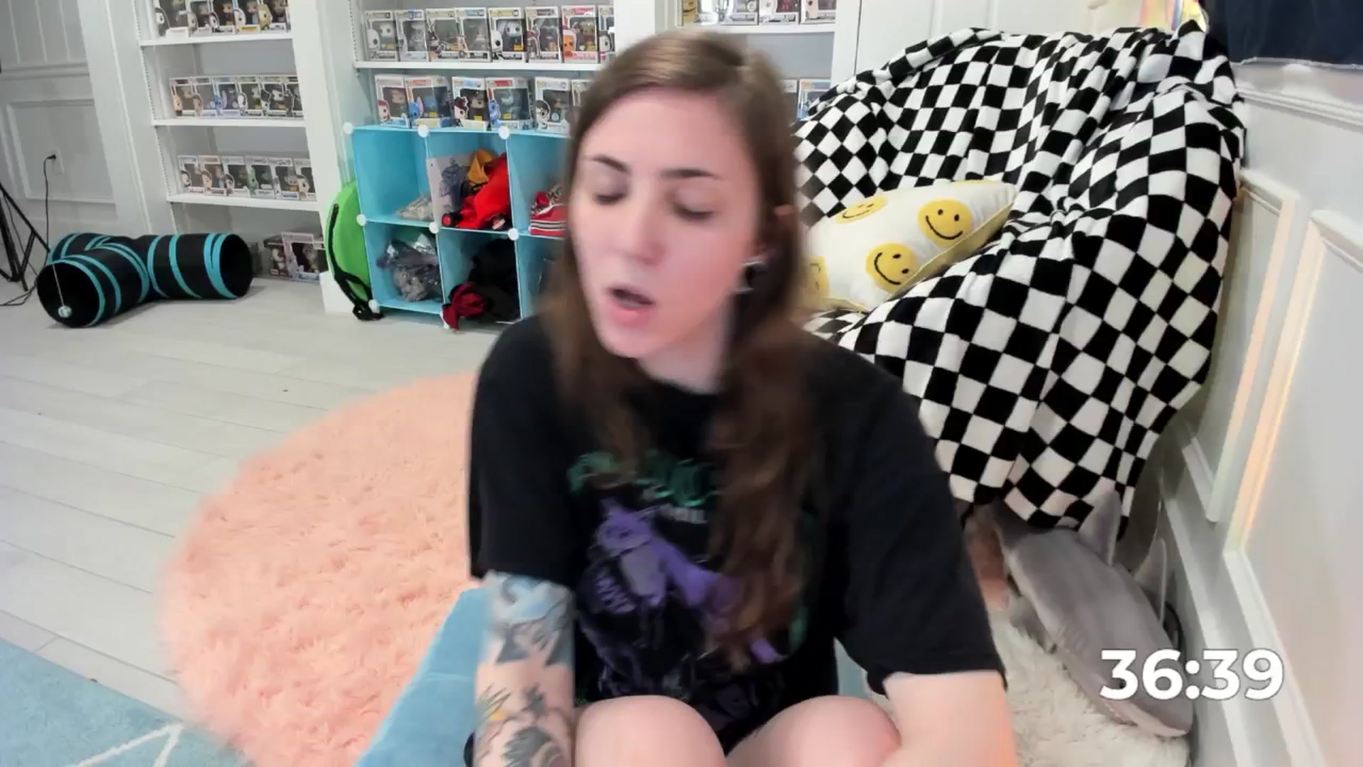 Gallery image thumbnail from TheSharkQueen's myfreecams stream on, 06/26/2025, 08:24 image 8 of 20