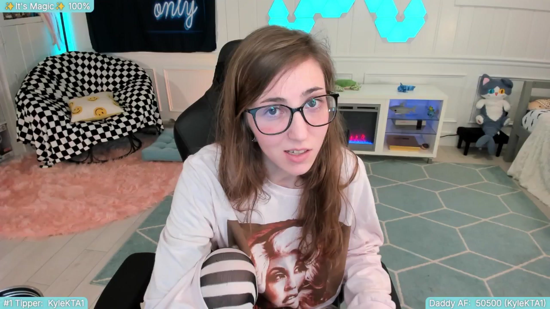 Gallery image thumbnail from TheSharkQueen's myfreecams stream on, 06/28/2025, 09:37 image 19 of 20