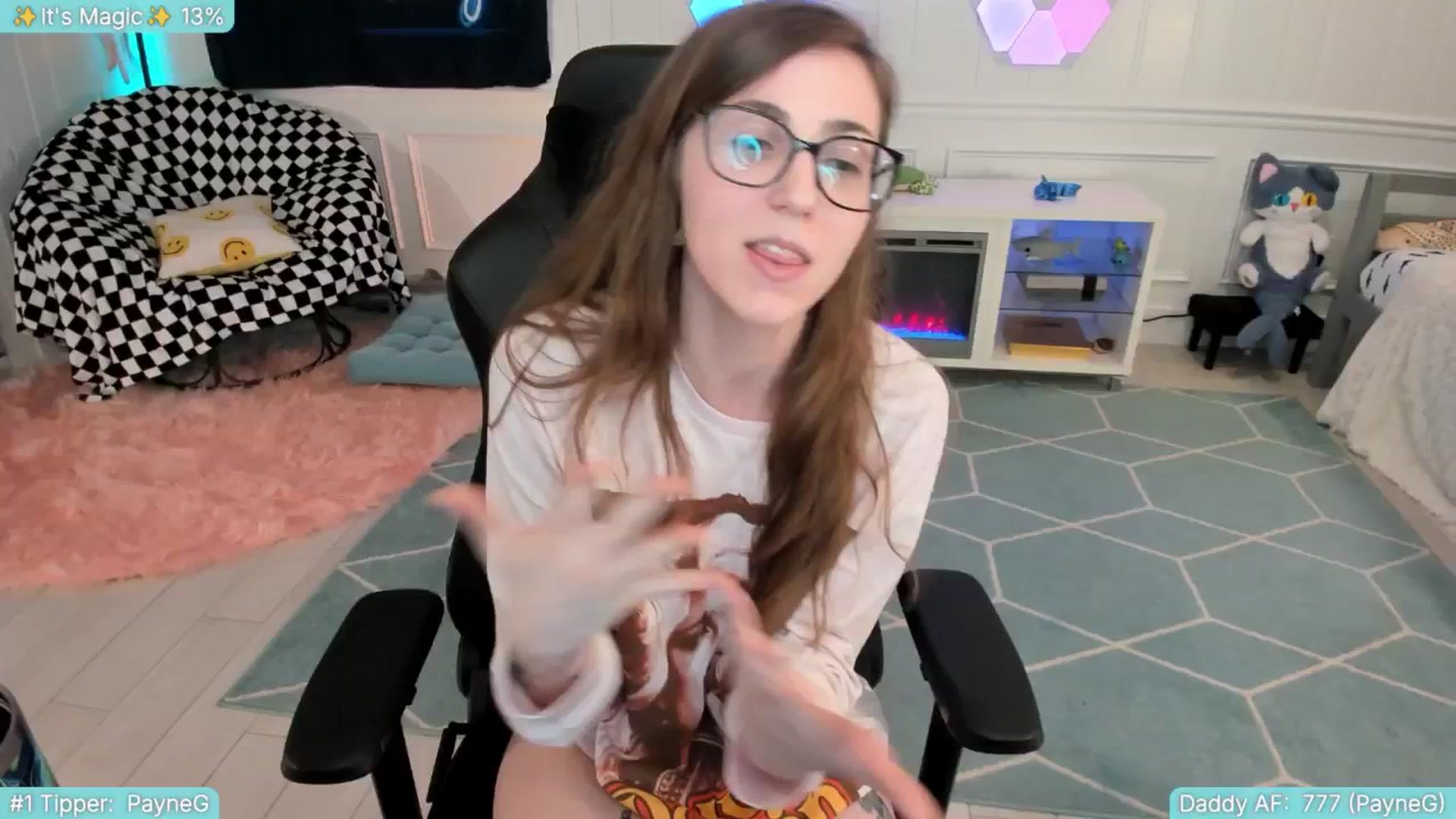 Gallery image thumbnail from TheSharkQueen's myfreecams stream on, 06/28/2025, 09:37 image 11 of 20