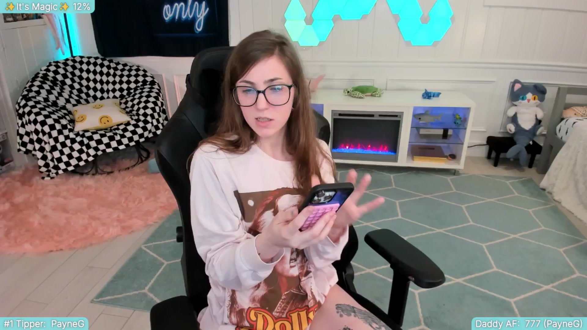 Gallery image thumbnail from TheSharkQueen's myfreecams stream on, 06/28/2025, 09:37 image 7 of 20