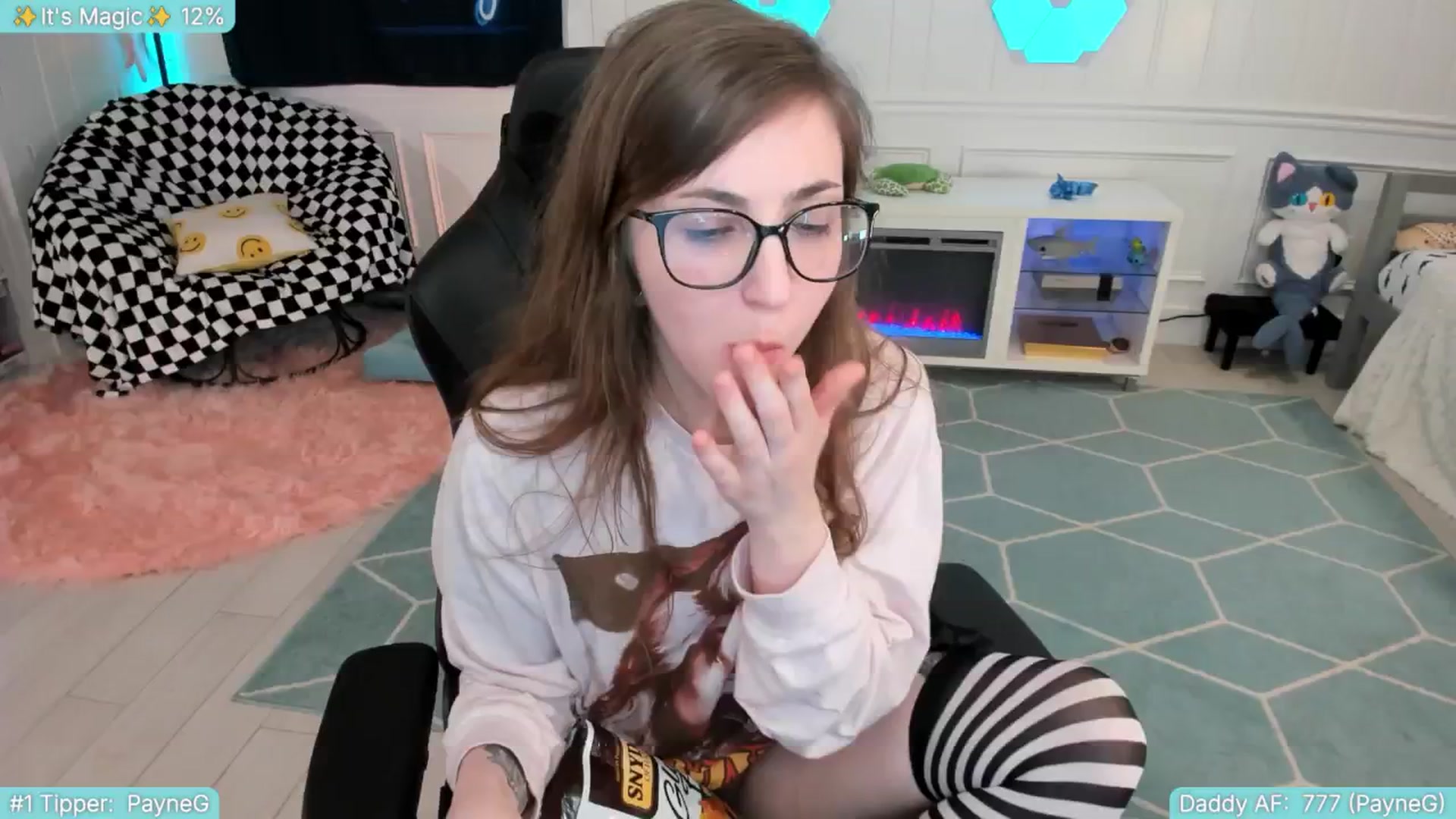 Gallery image thumbnail from TheSharkQueen's myfreecams stream on, 06/28/2025, 09:37 image 9 of 20