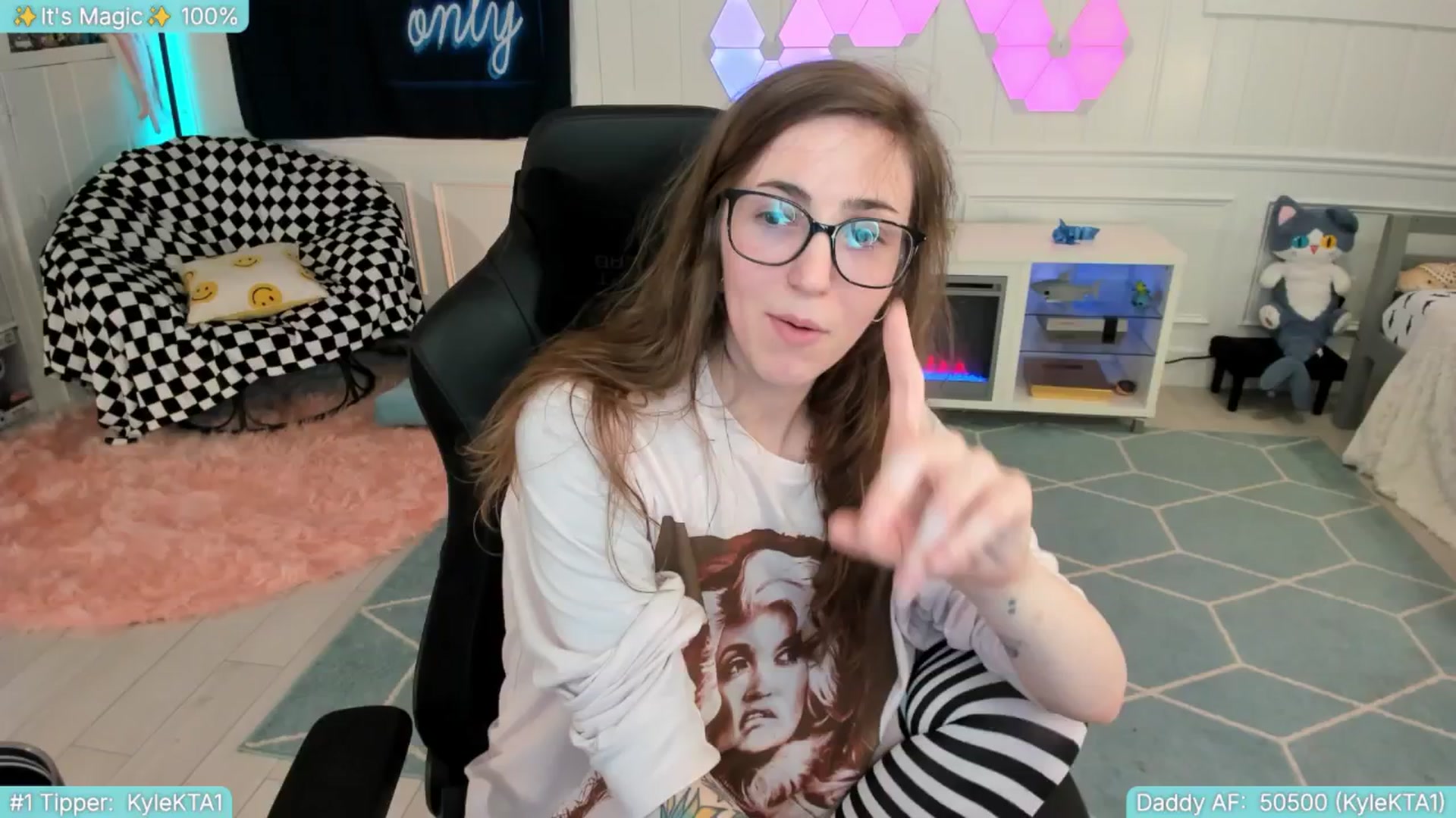 Gallery image thumbnail from TheSharkQueen's myfreecams stream on, 06/28/2025, 09:37 image 18 of 20