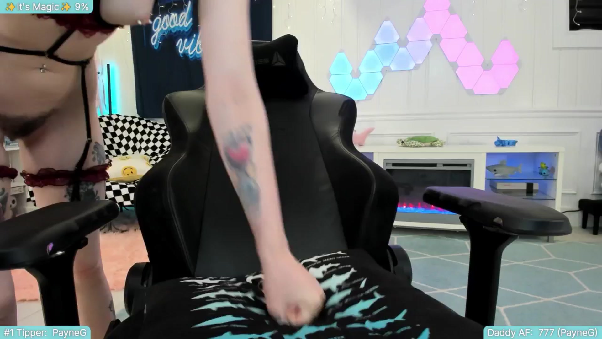 Gallery image thumbnail from TheSharkQueen's myfreecams stream on, 06/28/2025, 09:37 image 1 of 20