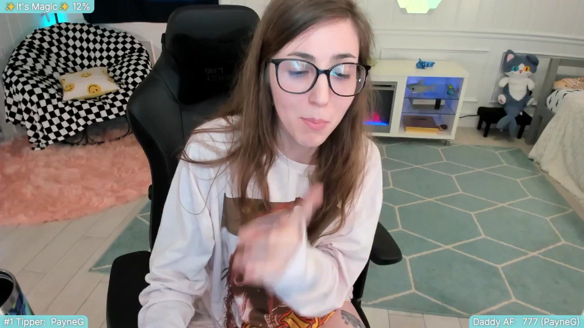 Gallery image thumbnail from TheSharkQueen's myfreecams stream on, 06/28/2025, 09:37 image 10 of 20