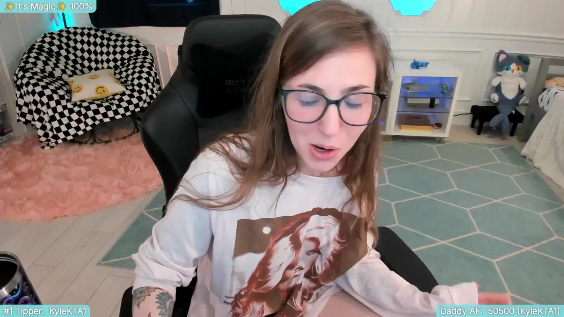 Gallery image thumbnail from TheSharkQueen's myfreecams stream on, 06/28/2025, 10:02 image 1 of 20