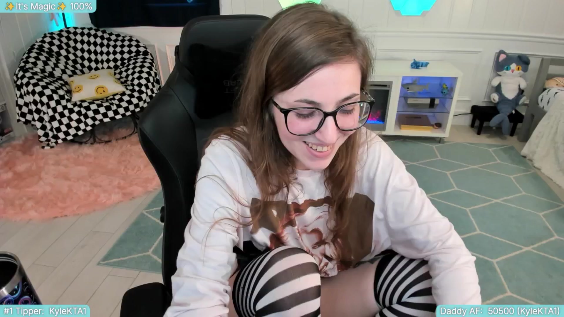 Gallery image thumbnail from TheSharkQueen's myfreecams stream on, 06/28/2025, 10:02 image 3 of 20