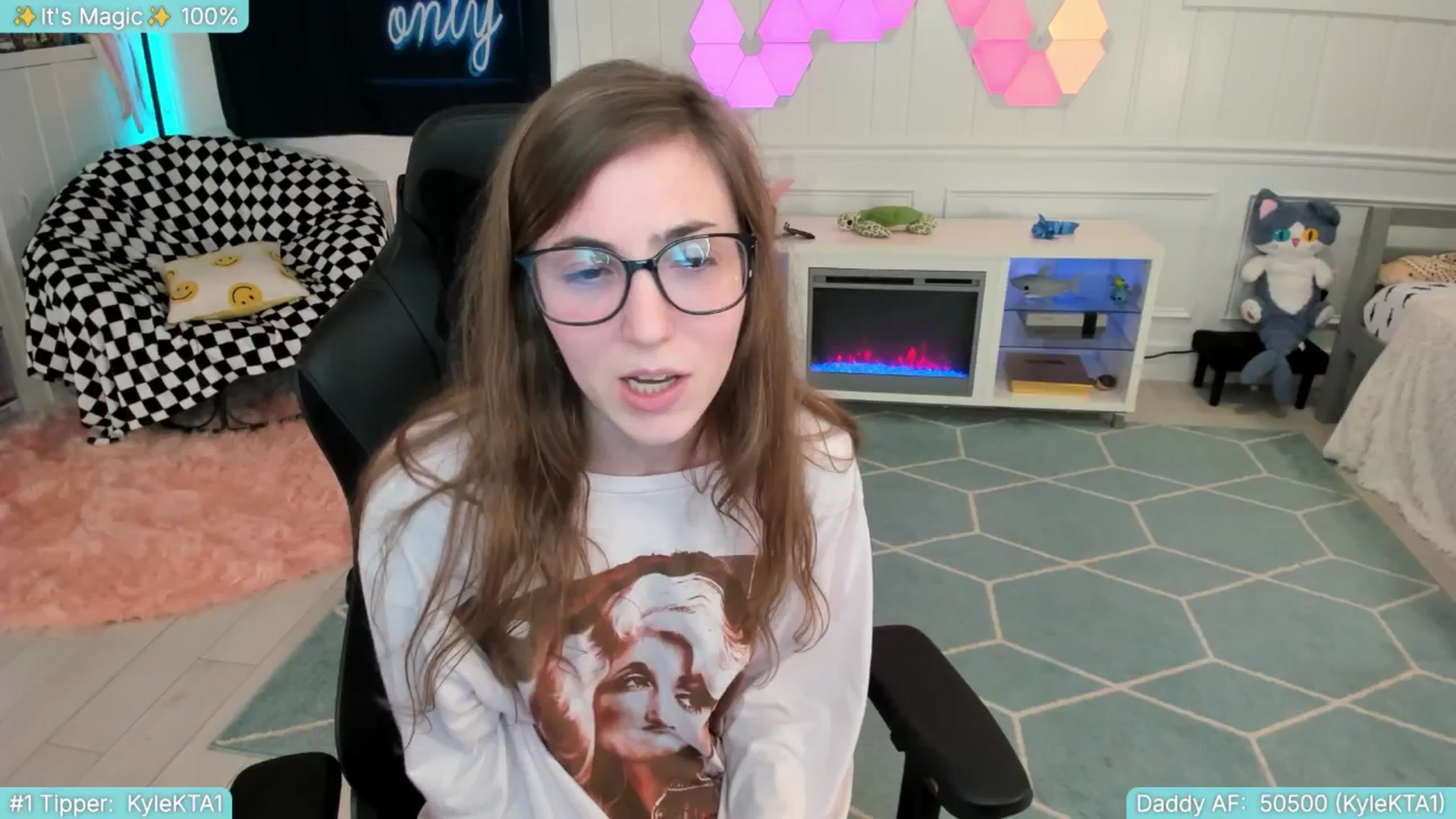 Gallery image thumbnail from TheSharkQueen's myfreecams stream on, 06/28/2025, 10:02 image 18 of 20