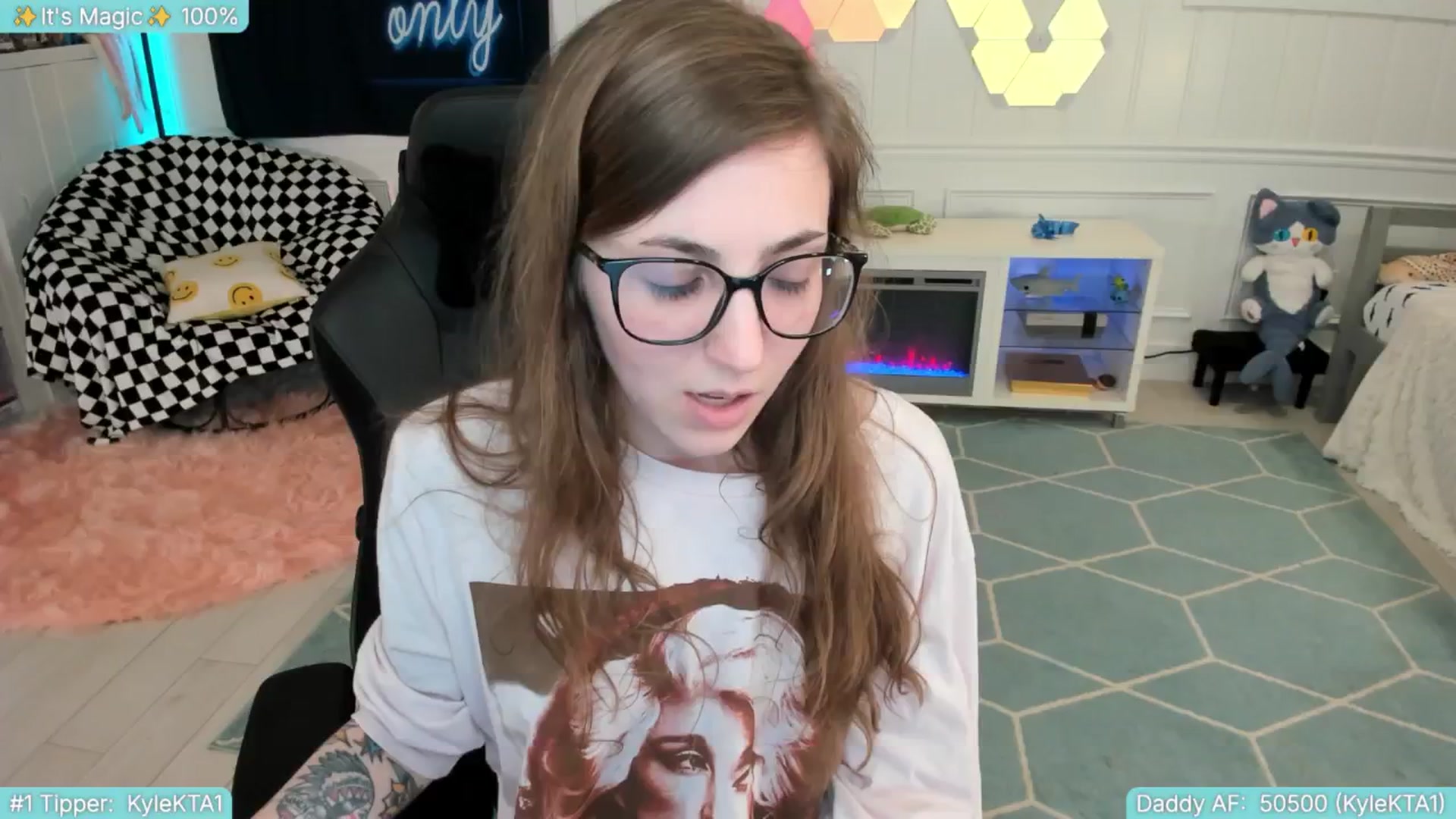 Gallery image thumbnail from TheSharkQueen's myfreecams stream on, 06/28/2025, 10:02 image 13 of 20