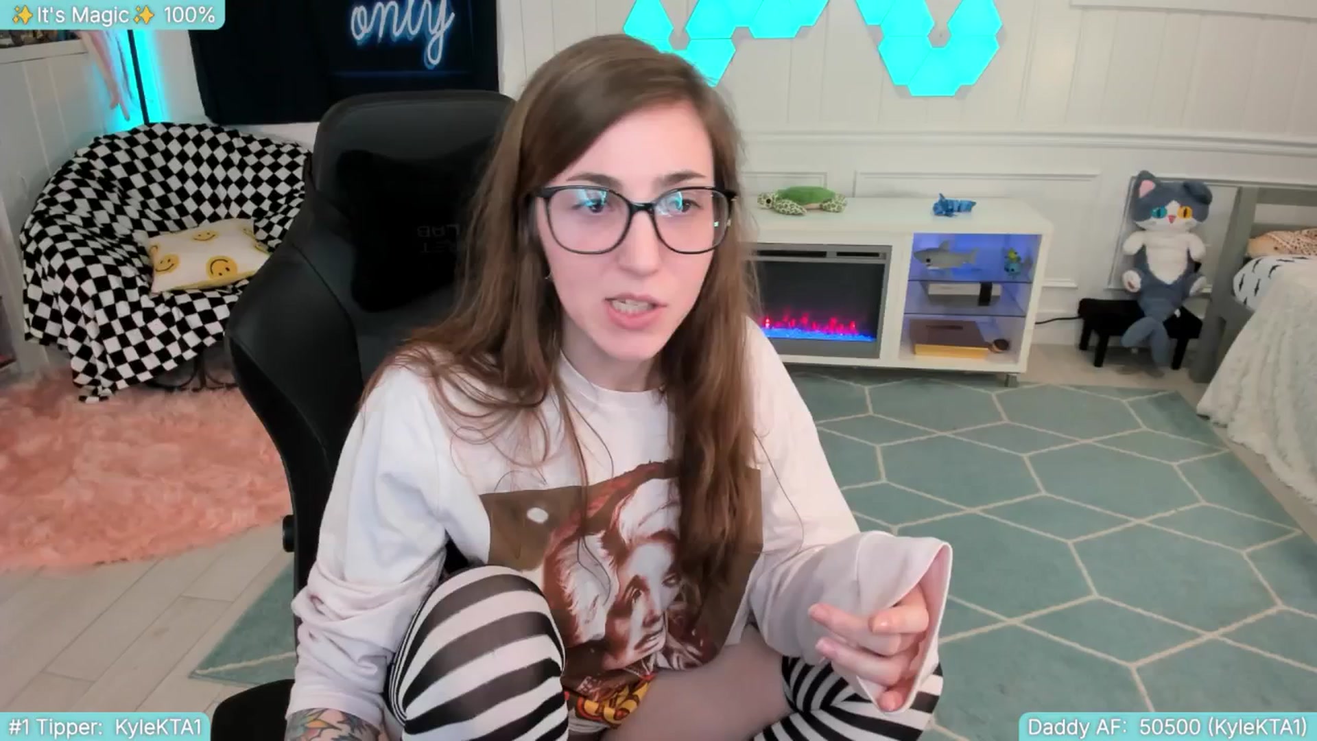 Gallery image thumbnail from TheSharkQueen's myfreecams stream on, 06/28/2025, 10:02 image 14 of 20