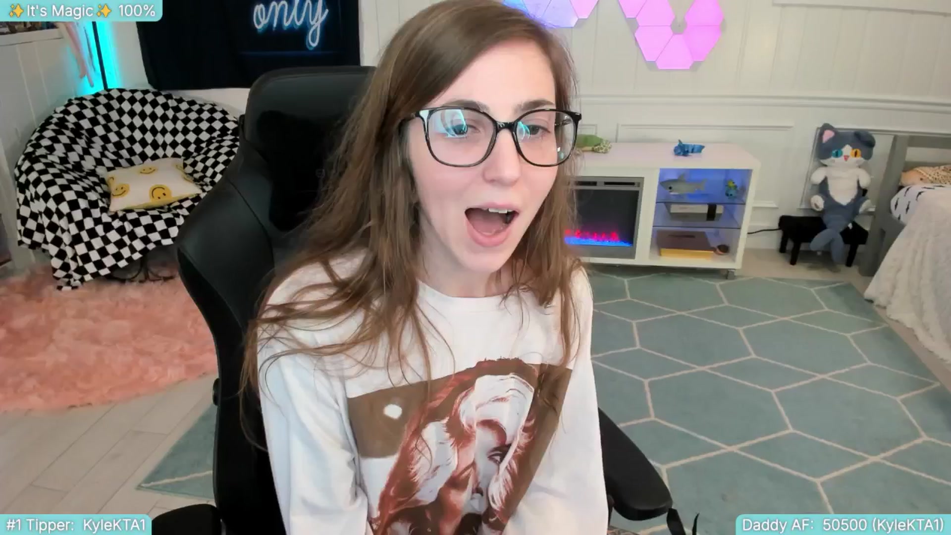 Gallery image thumbnail from TheSharkQueen's myfreecams stream on, 06/28/2025, 10:02 image 15 of 20
