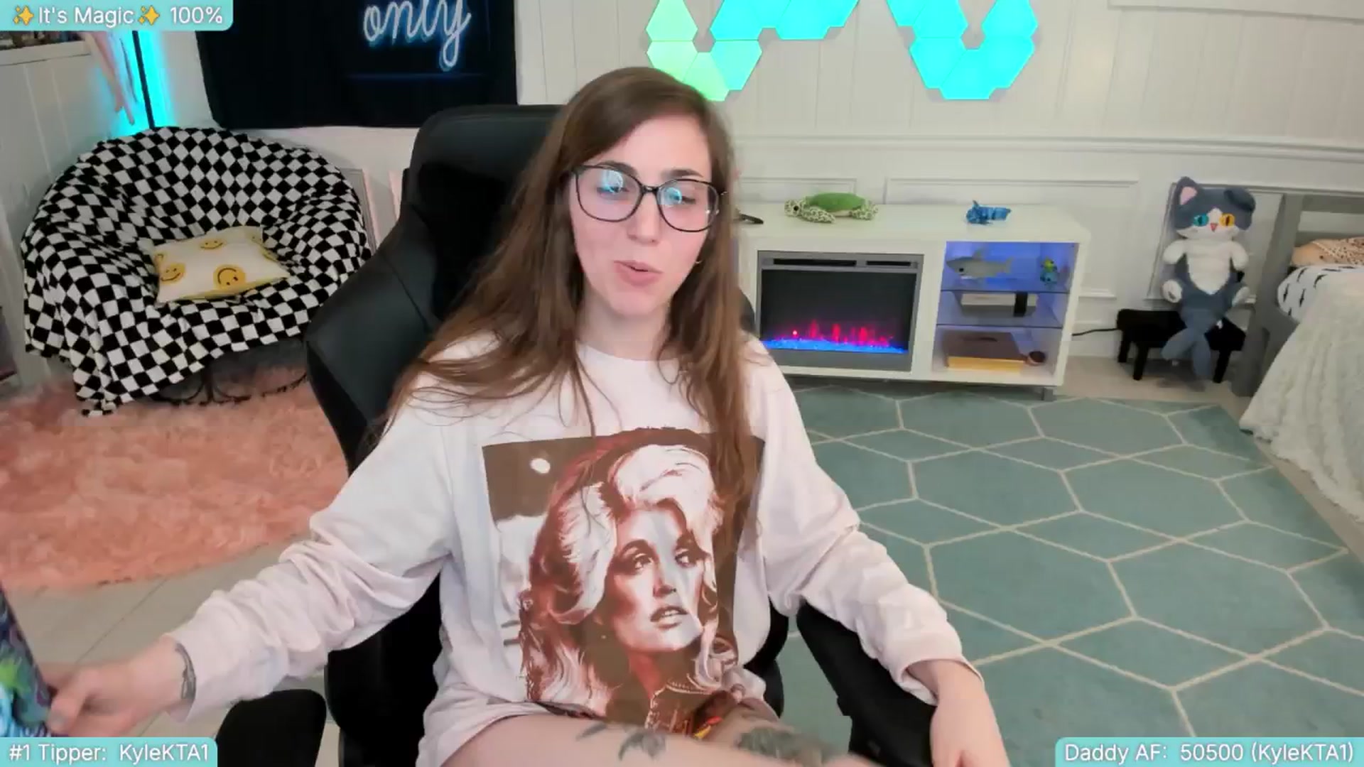 Gallery image thumbnail from TheSharkQueen's myfreecams stream on, 06/28/2025, 10:02 image 19 of 20