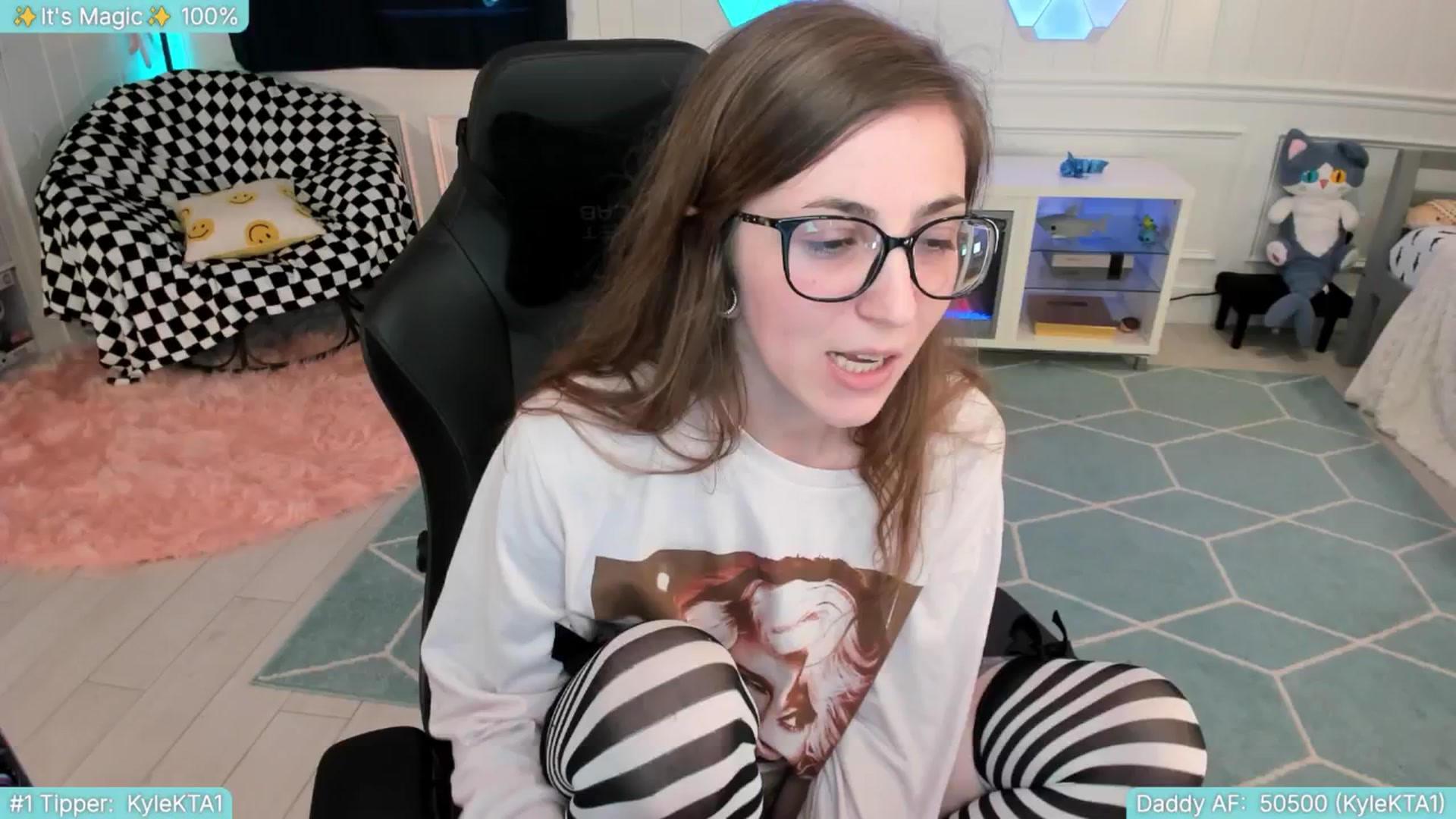 Gallery image thumbnail from TheSharkQueen's myfreecams stream on, 06/28/2025, 10:02 image 4 of 20