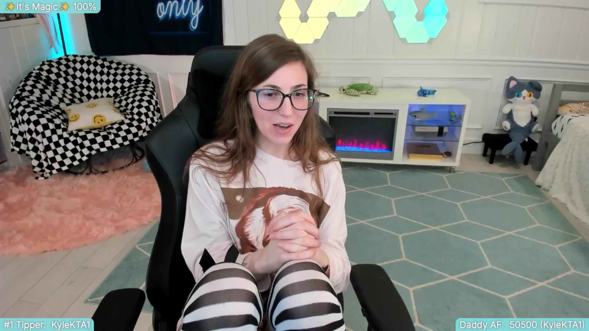 Gallery image thumbnail from TheSharkQueen's myfreecams stream on, 06/28/2025, 10:02 image 16 of 20