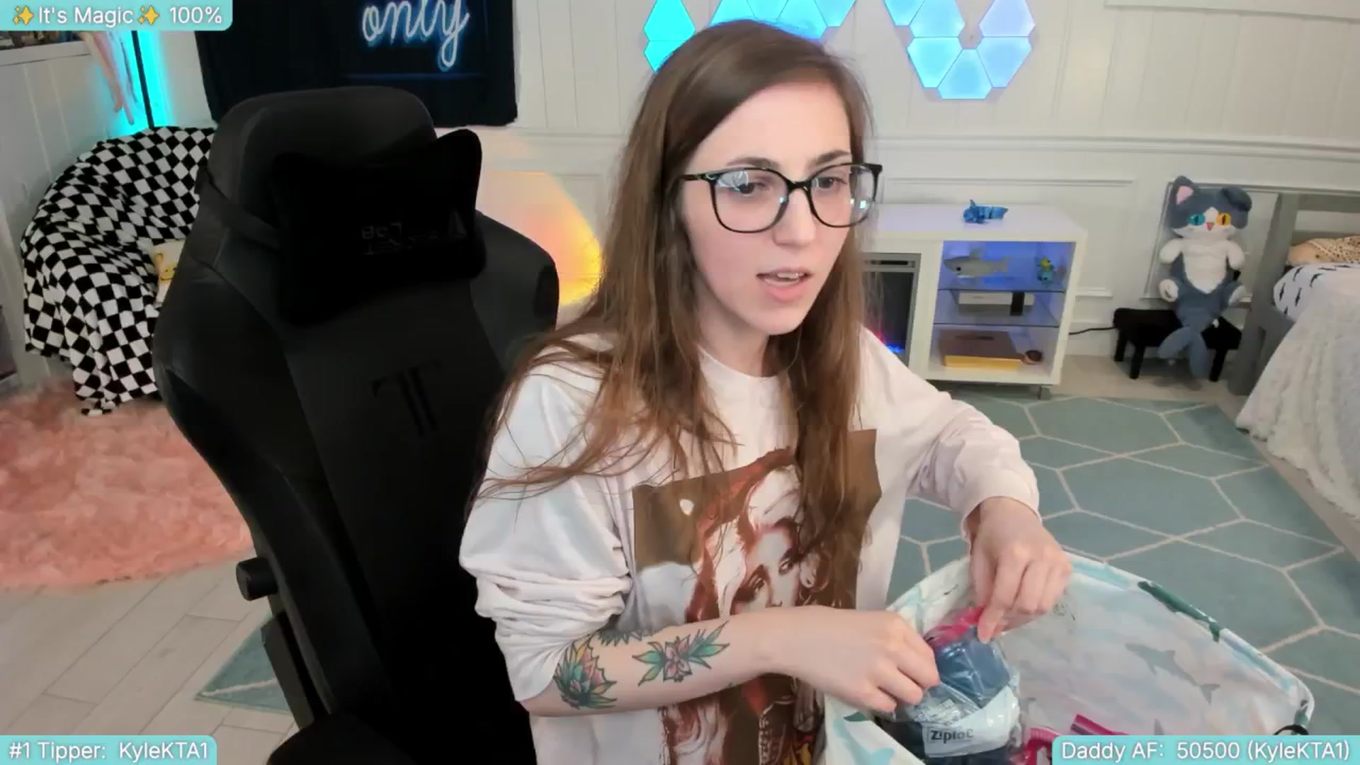 Gallery image thumbnail from TheSharkQueen's myfreecams stream on, 06/28/2025, 10:02 image 12 of 20