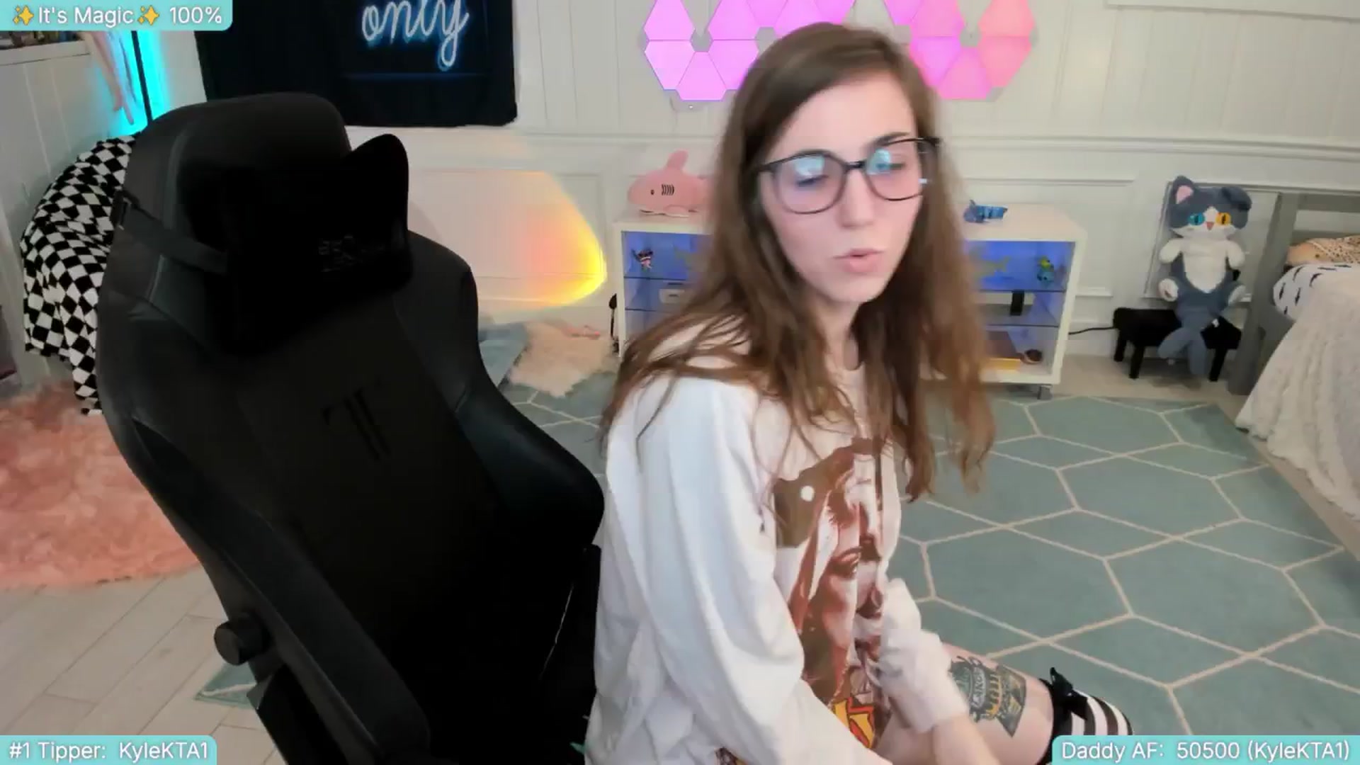 Gallery image thumbnail from TheSharkQueen's myfreecams stream on, 06/28/2025, 10:02 image 10 of 20