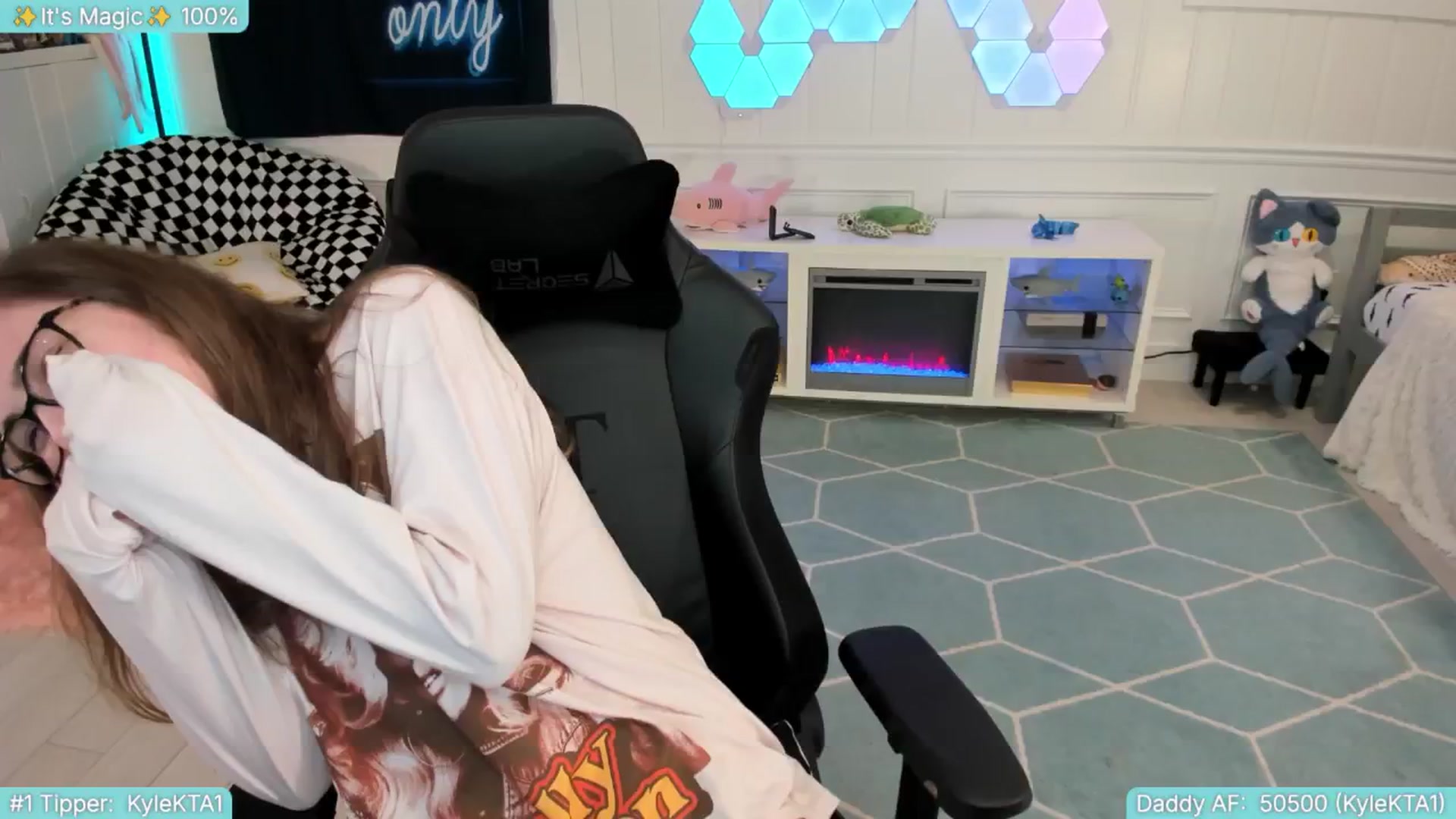 Gallery image thumbnail from TheSharkQueen's myfreecams stream on, 06/28/2025, 10:02 image 20 of 20